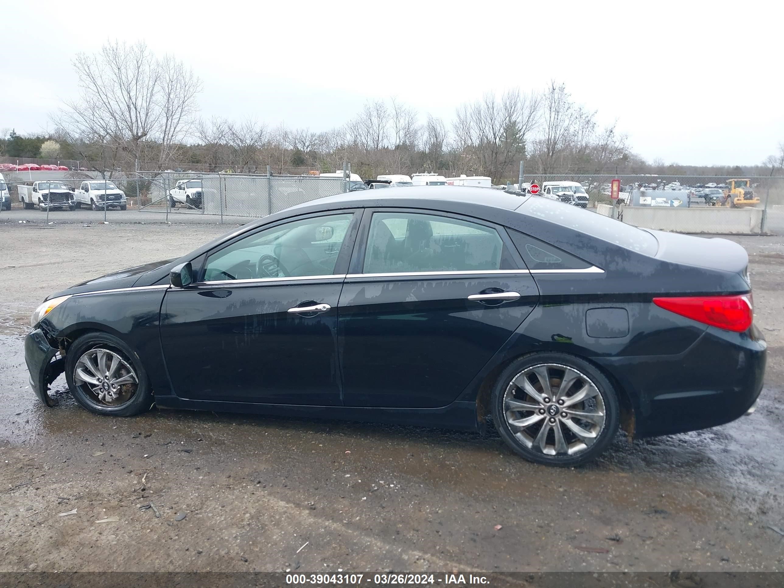 Photo 13 VIN: 5NPEC4AB3CH324071 - HYUNDAI SONATA 