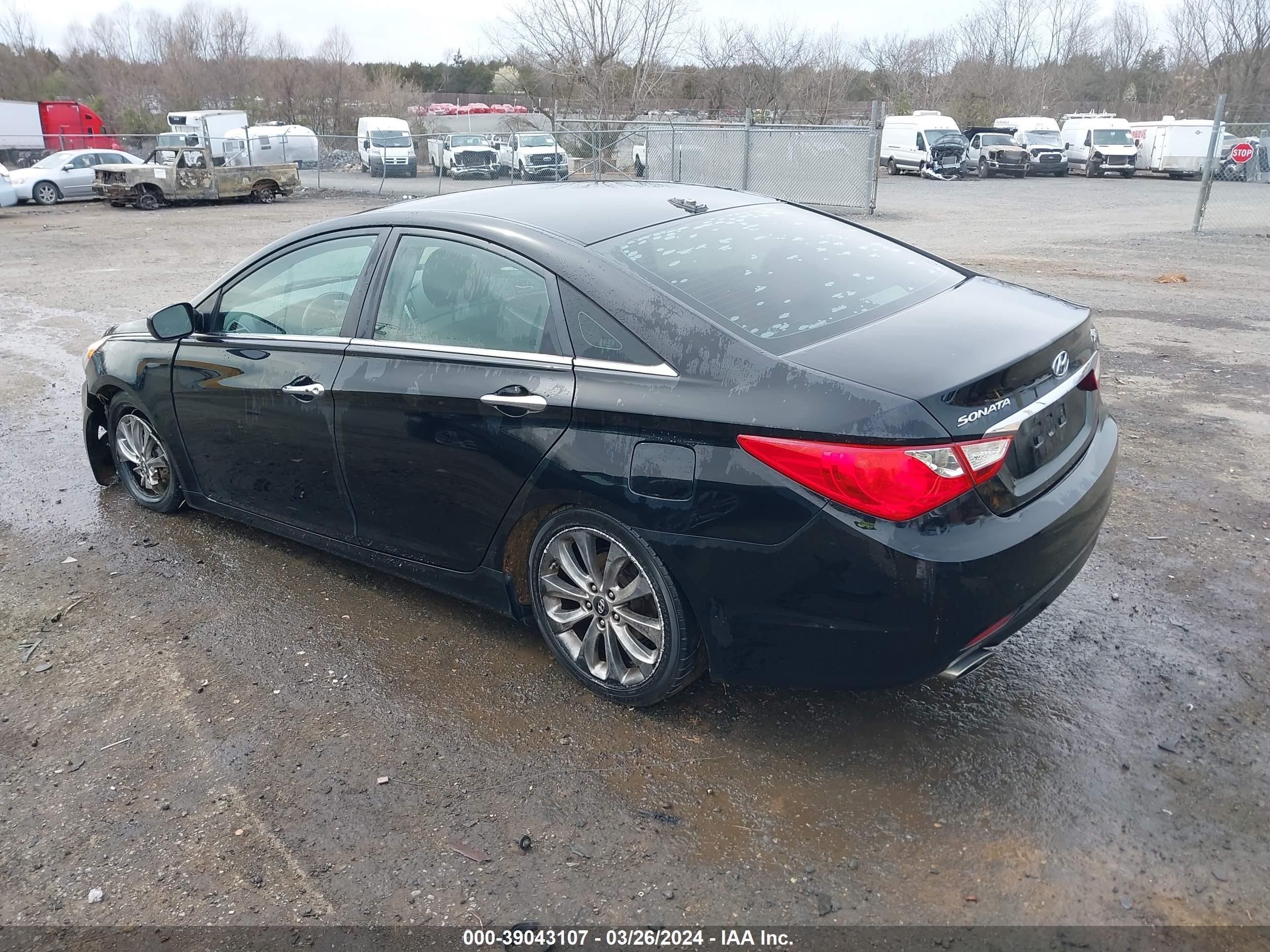 Photo 2 VIN: 5NPEC4AB3CH324071 - HYUNDAI SONATA 