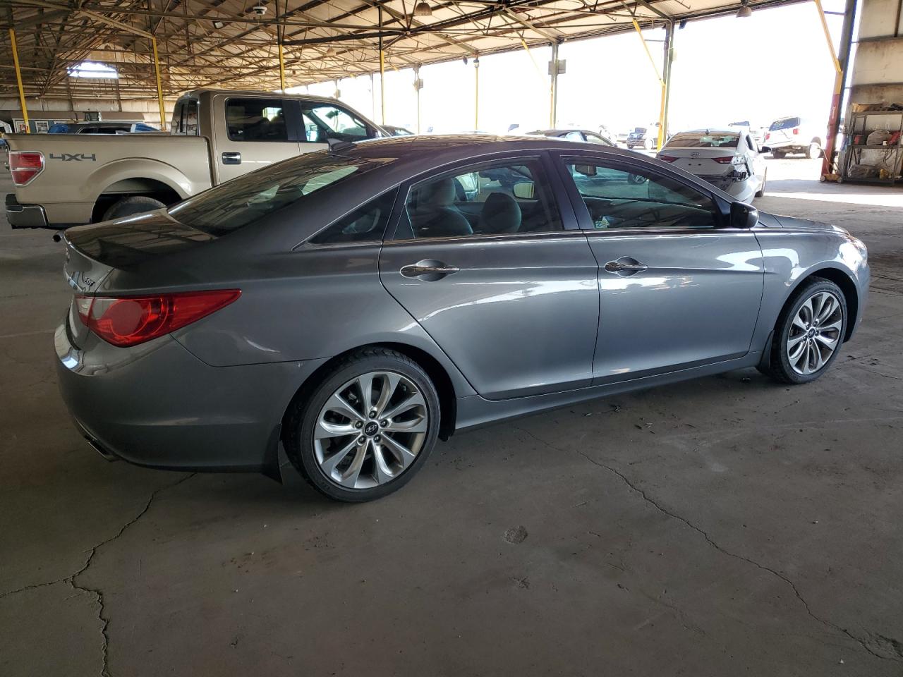 Photo 2 VIN: 5NPEC4AB3CH389941 - HYUNDAI SONATA 