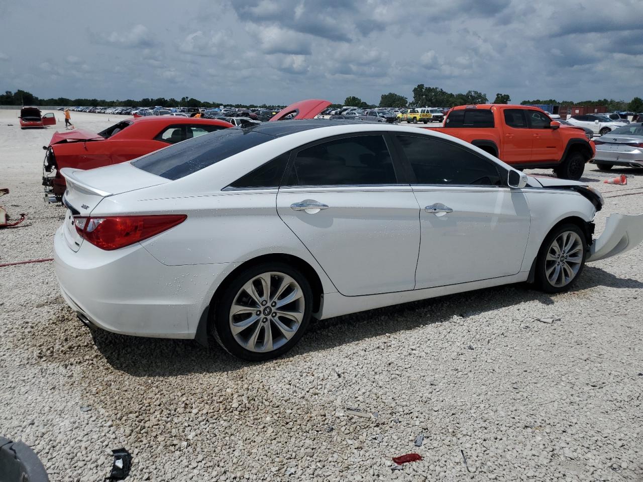 Photo 2 VIN: 5NPEC4AB3CH405667 - HYUNDAI SONATA 