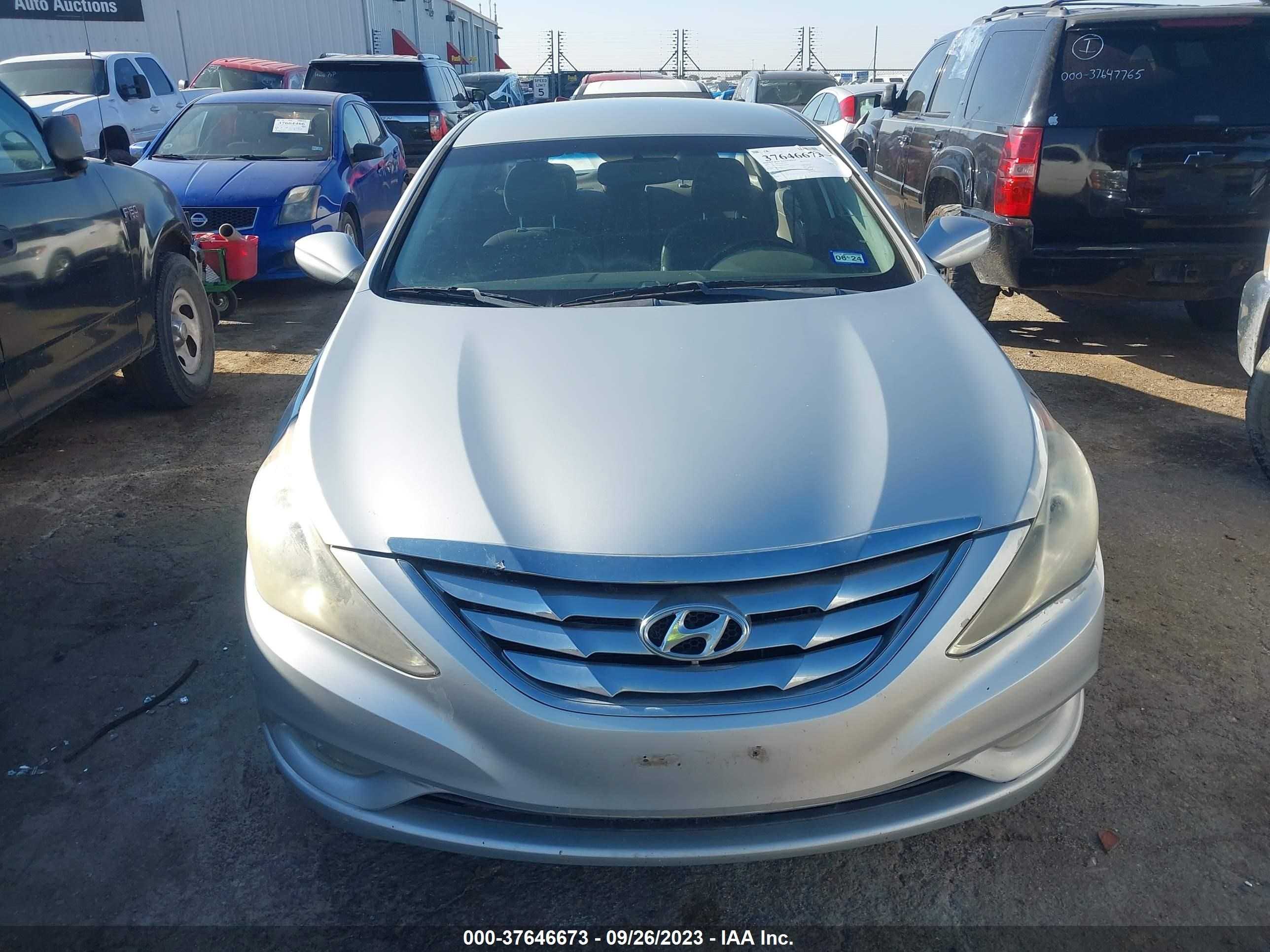 Photo 11 VIN: 5NPEC4AB4BH210269 - HYUNDAI SONATA 