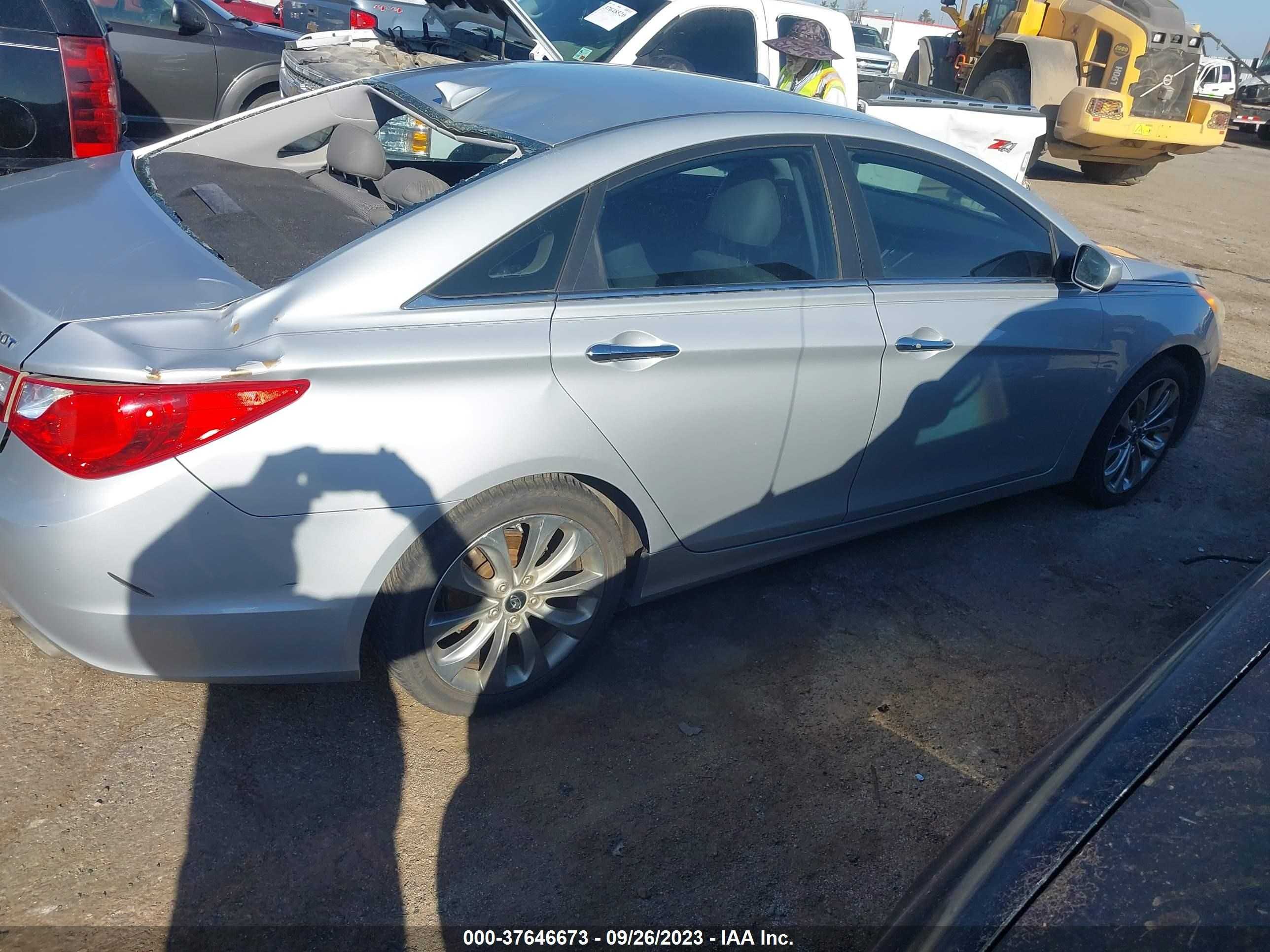 Photo 12 VIN: 5NPEC4AB4BH210269 - HYUNDAI SONATA 