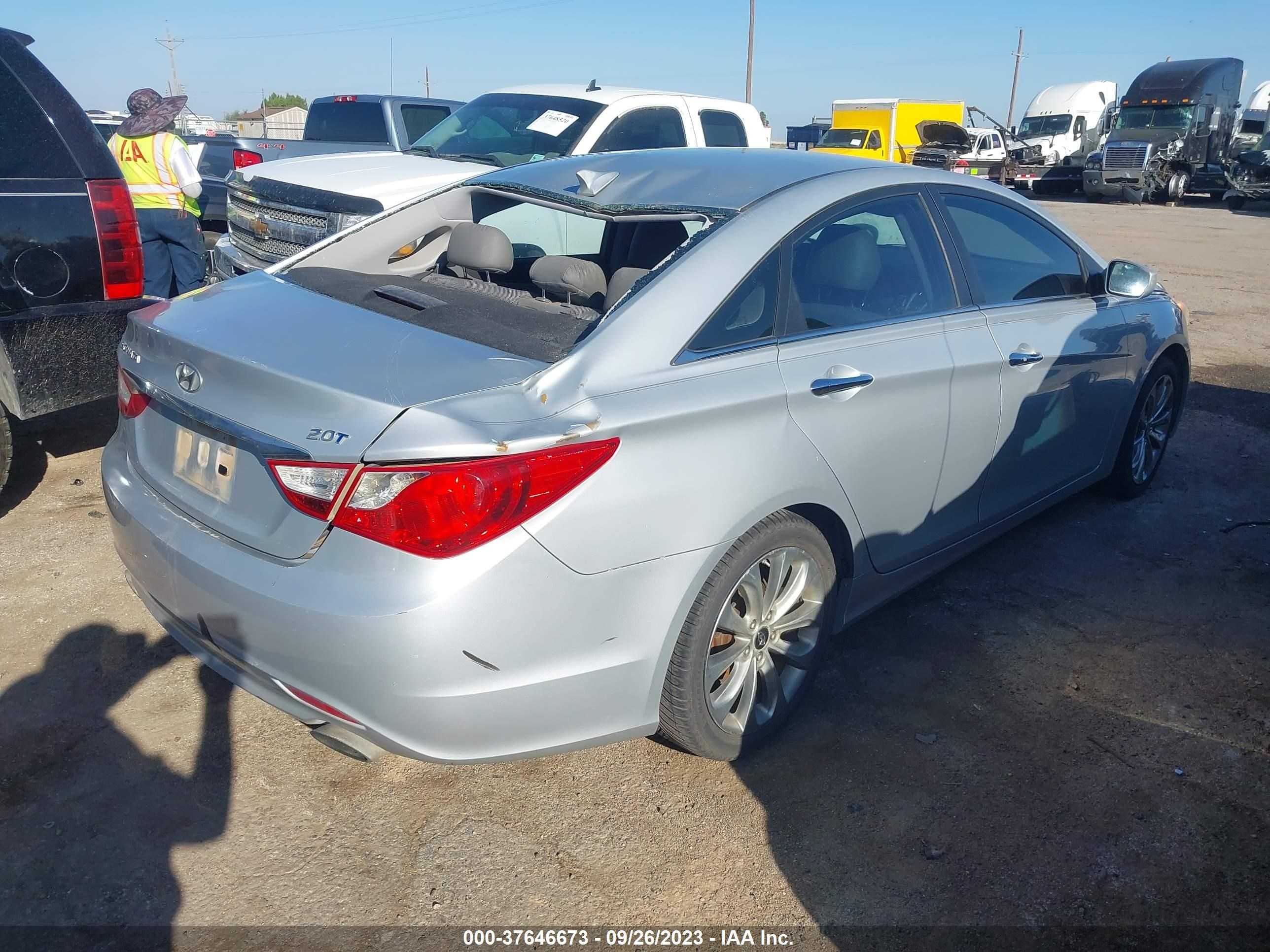 Photo 3 VIN: 5NPEC4AB4BH210269 - HYUNDAI SONATA 