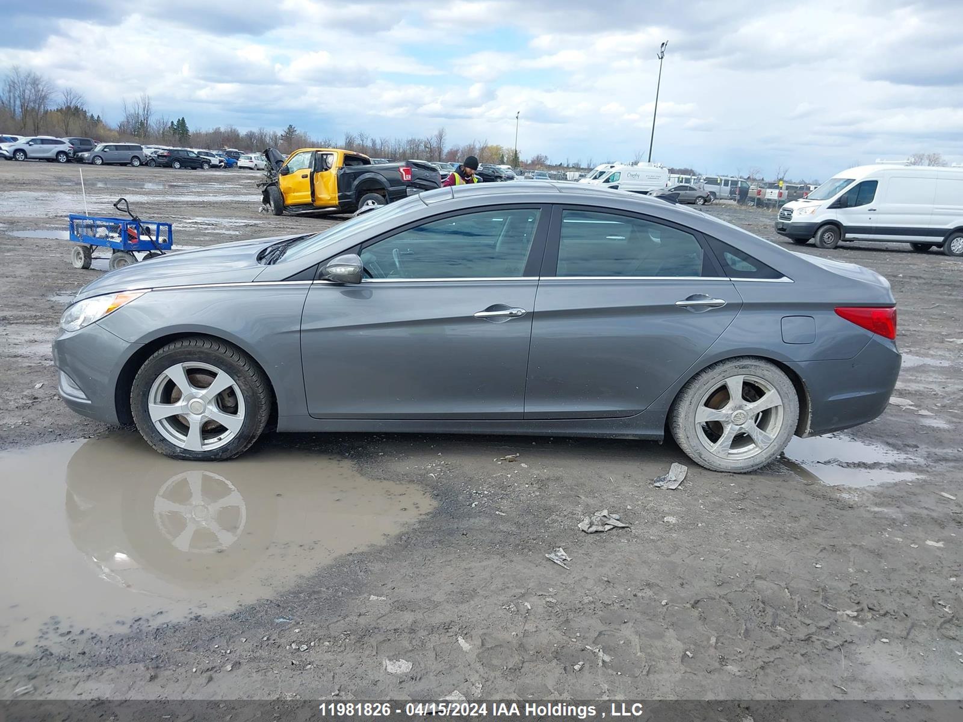 Photo 13 VIN: 5NPEC4AB4DH735965 - HYUNDAI SONATA 