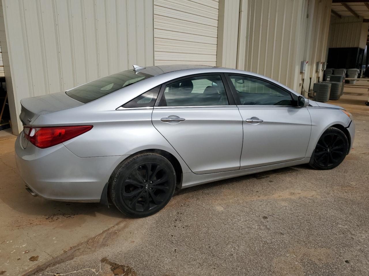 Photo 2 VIN: 5NPEC4AB4DH788715 - HYUNDAI SONATA 