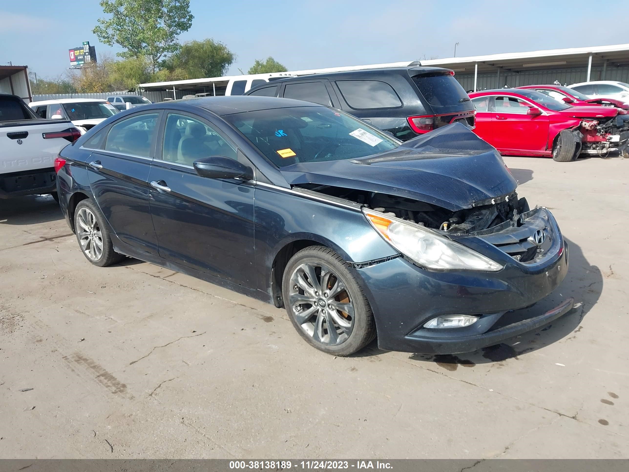 Photo 0 VIN: 5NPEC4AB5BH268200 - HYUNDAI SONATA 