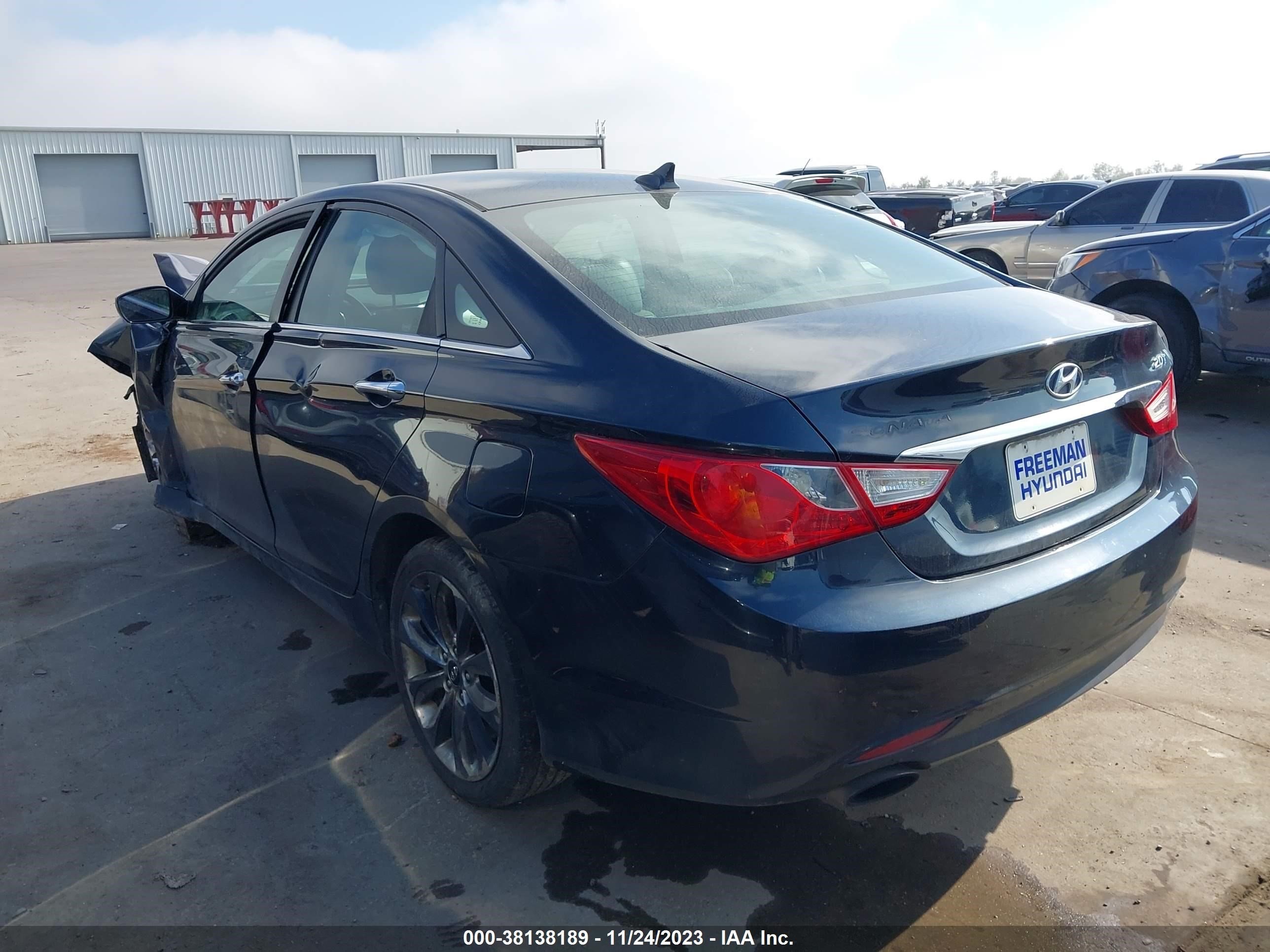 Photo 2 VIN: 5NPEC4AB5BH268200 - HYUNDAI SONATA 