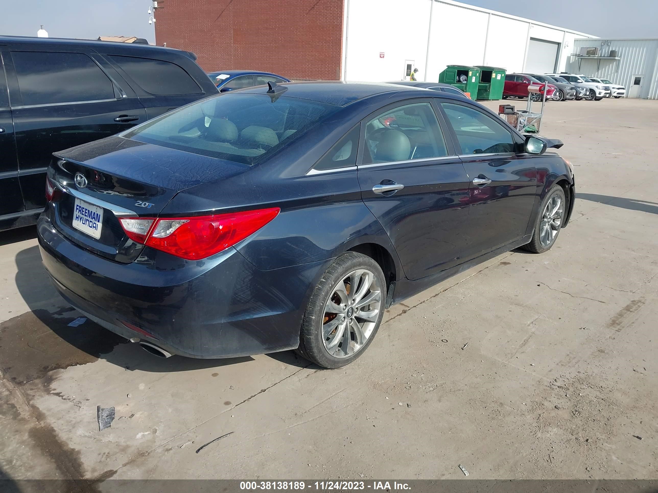 Photo 3 VIN: 5NPEC4AB5BH268200 - HYUNDAI SONATA 