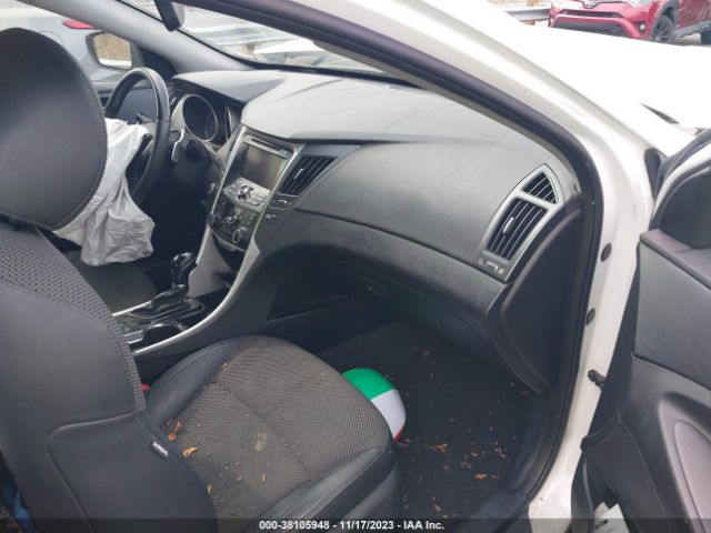 Photo 4 VIN: 5NPEC4AB6BH204991 - HYUNDAI SONATA 