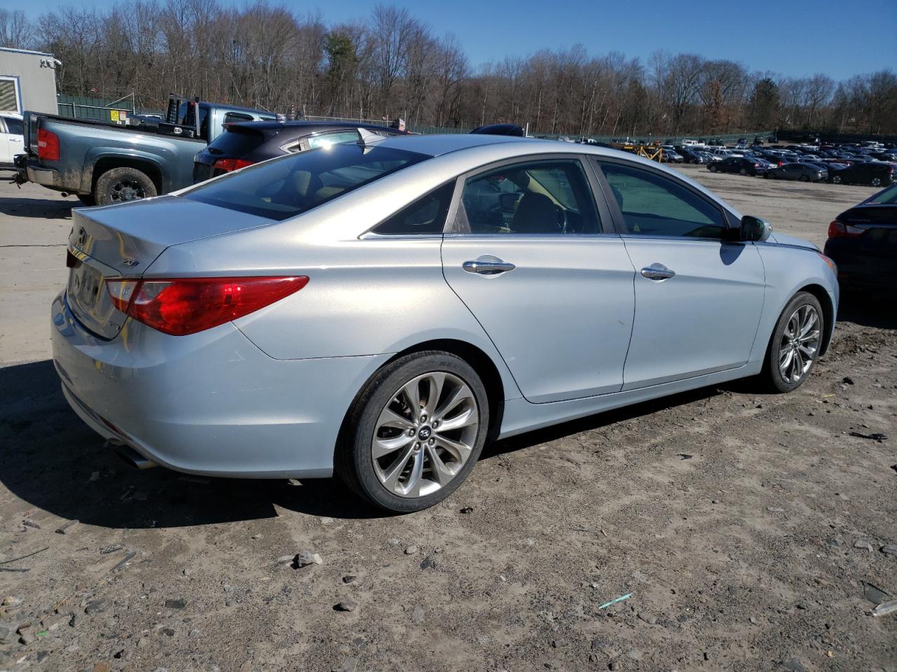 Photo 2 VIN: 5NPEC4AB6BH263989 - HYUNDAI SONATA 