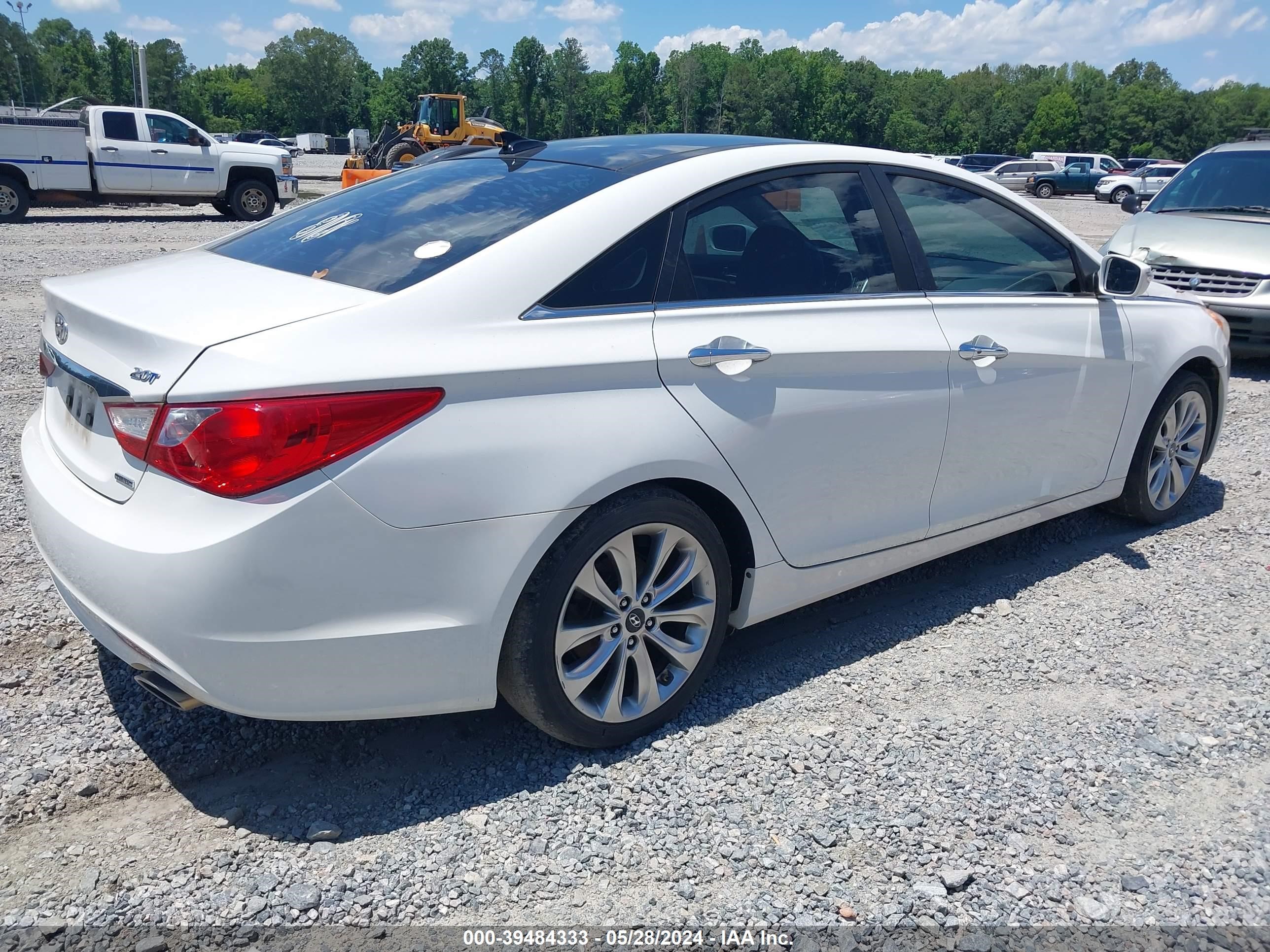 Photo 3 VIN: 5NPEC4AB6CH339504 - HYUNDAI SONATA 