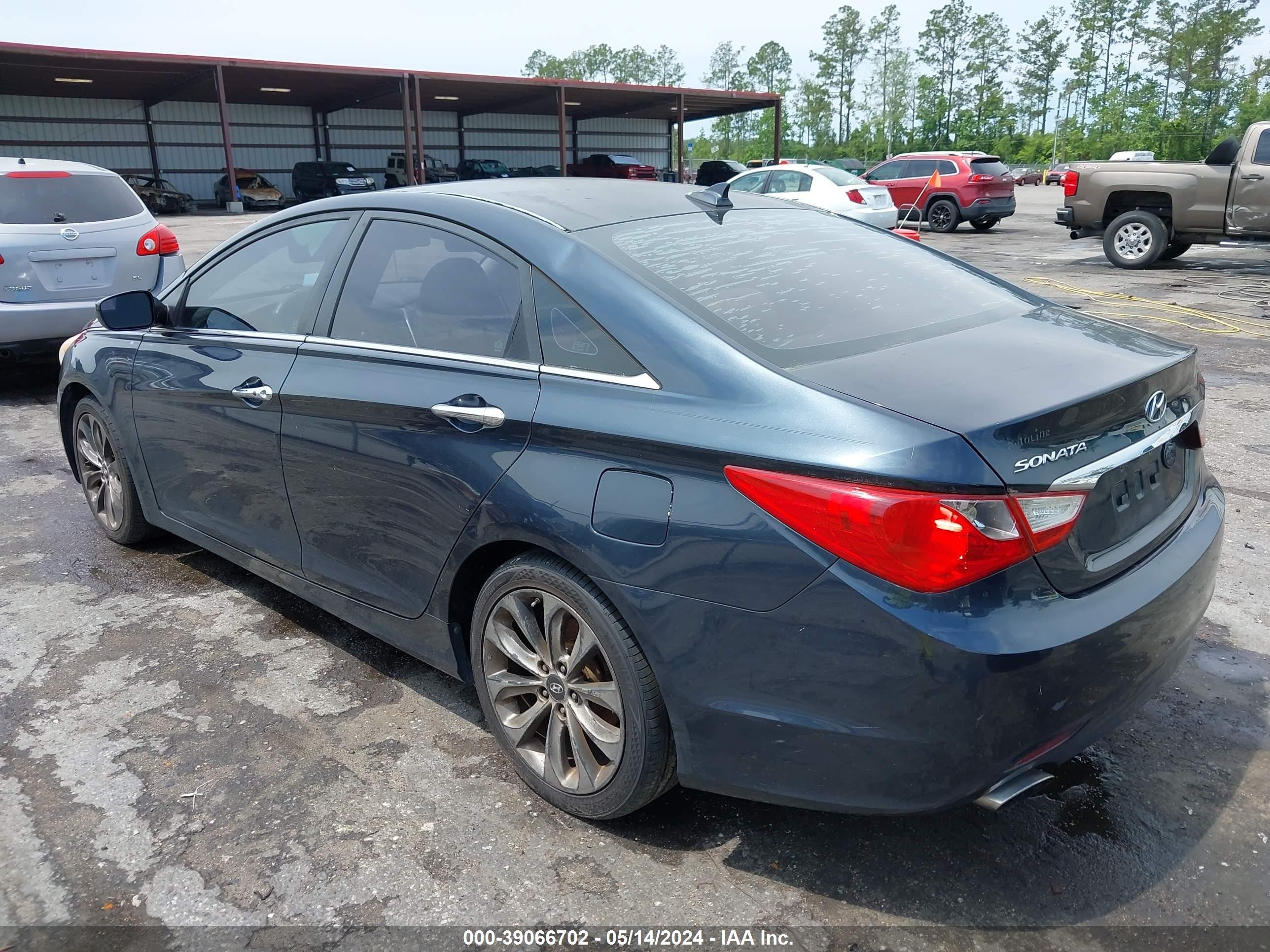 Photo 2 VIN: 5NPEC4AB6CH353113 - HYUNDAI SONATA 