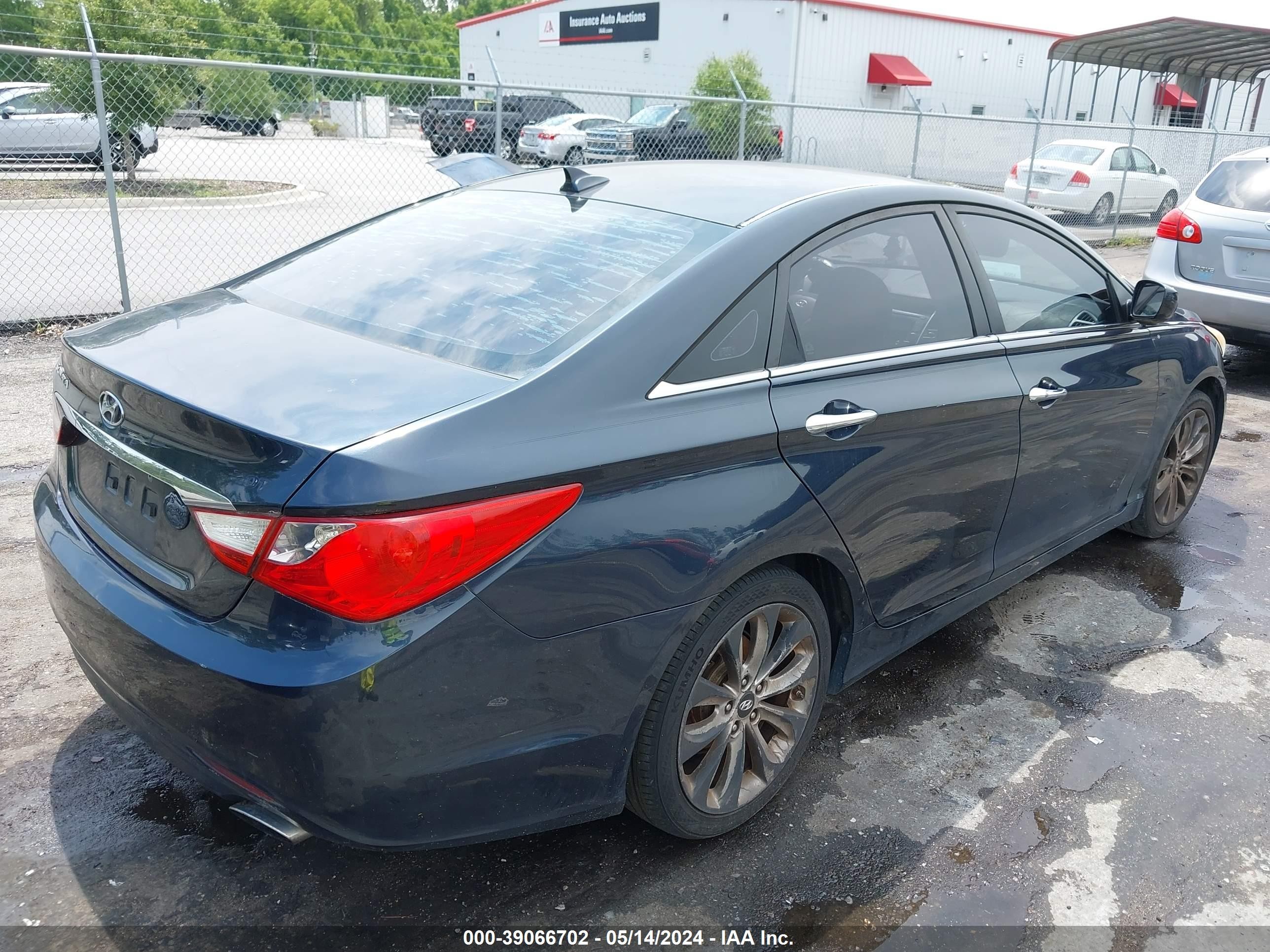 Photo 3 VIN: 5NPEC4AB6CH353113 - HYUNDAI SONATA 