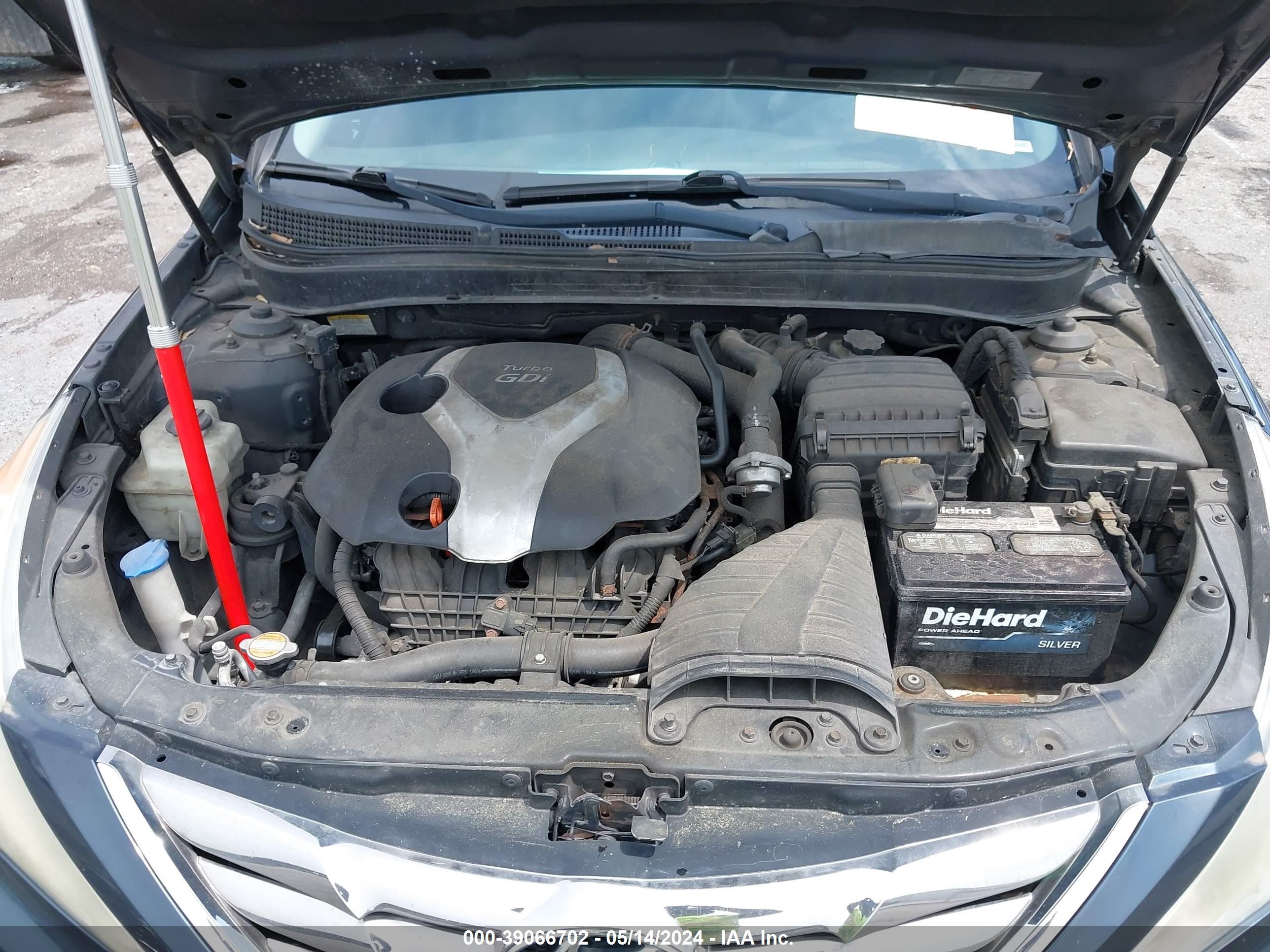 Photo 9 VIN: 5NPEC4AB6CH353113 - HYUNDAI SONATA 