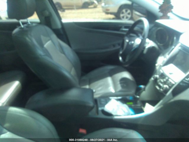 Photo 4 VIN: 5NPEC4AB6CH403640 - HYUNDAI SONATA 