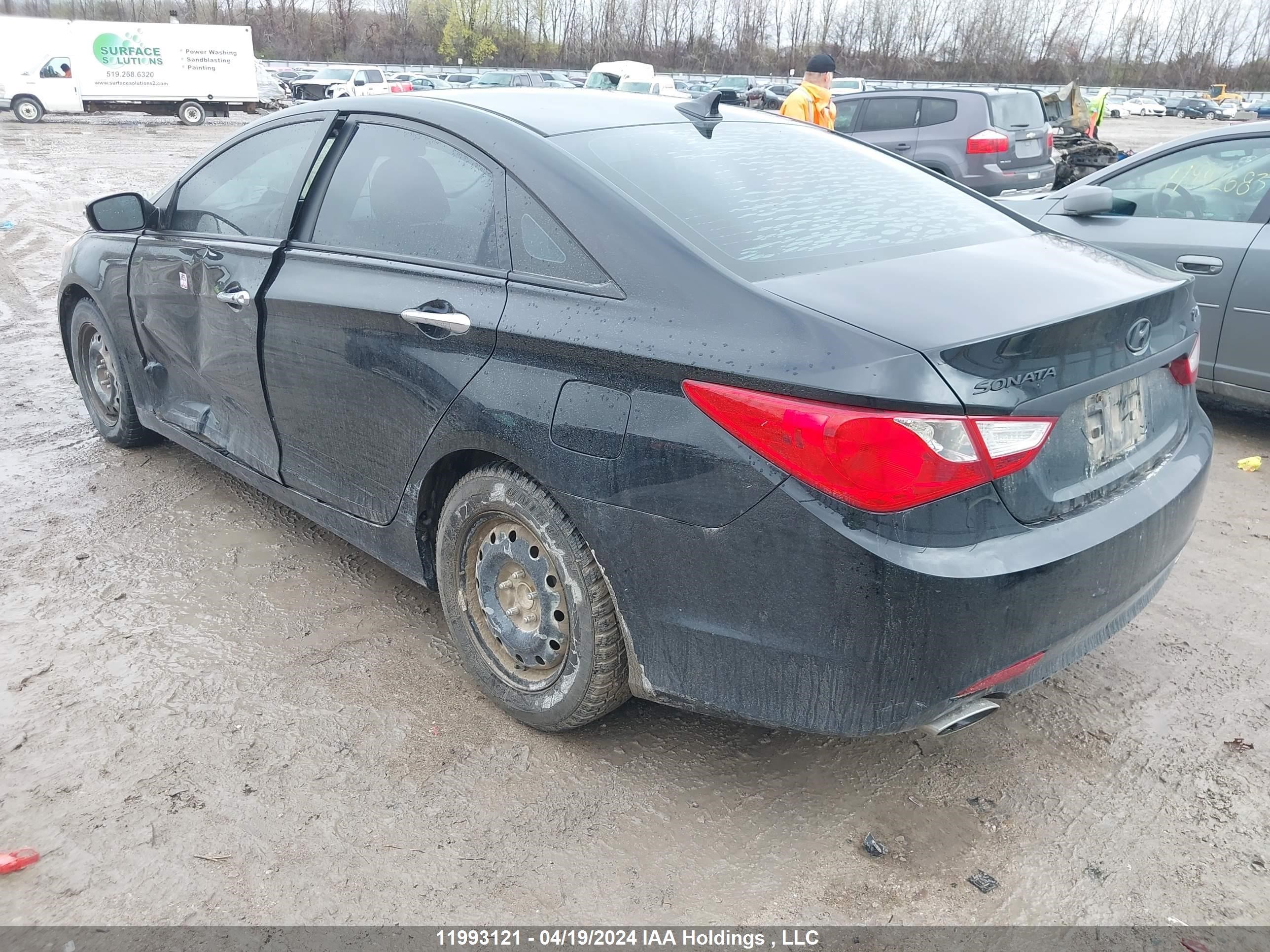 Photo 2 VIN: 5NPEC4AB6CH489399 - HYUNDAI SONATA 