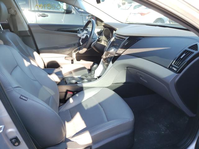 Photo 4 VIN: 5NPEC4AB7BH299609 - HYUNDAI SONATA SE 