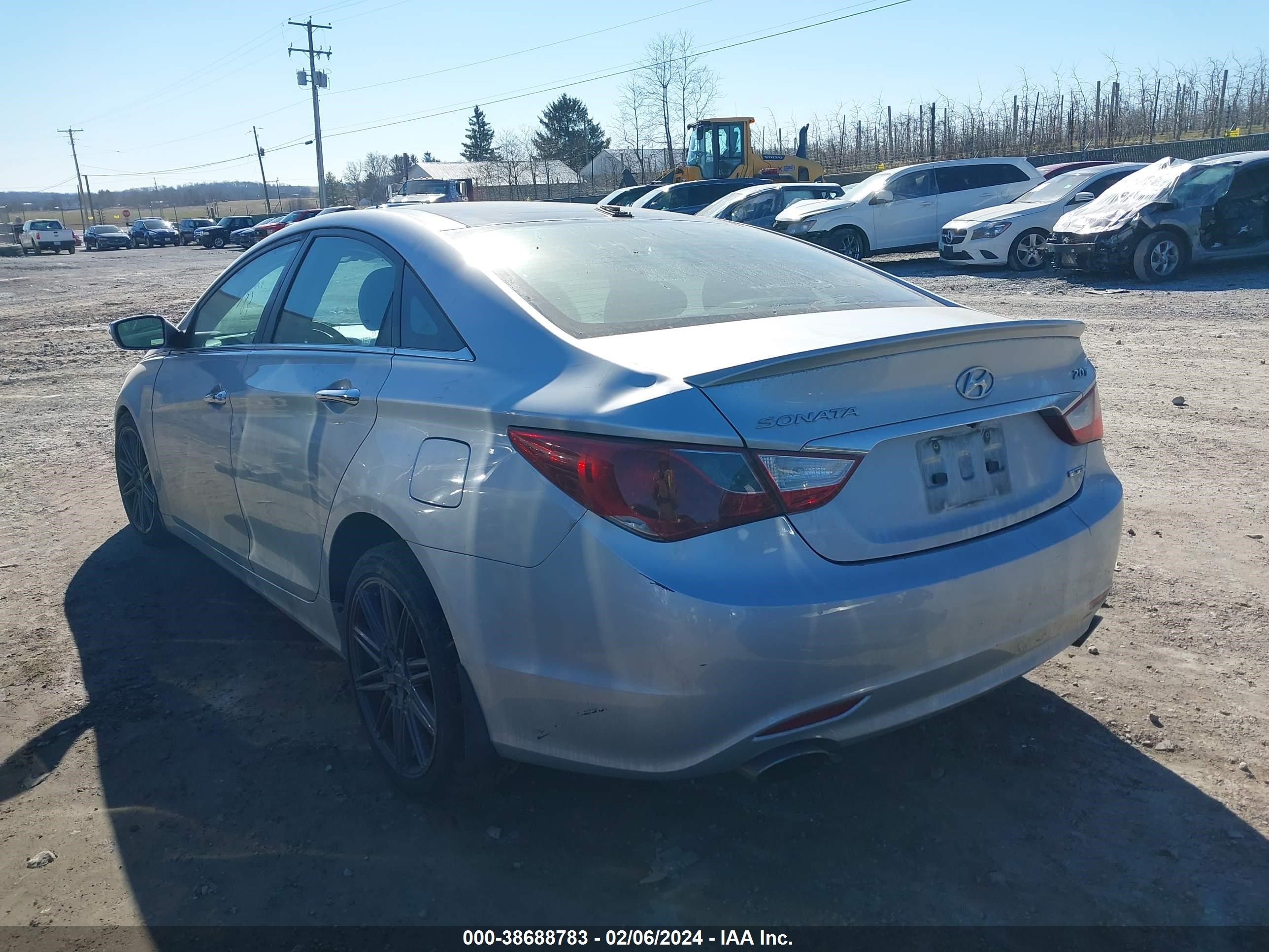 Photo 2 VIN: 5NPEC4AB7DH589691 - HYUNDAI SONATA 