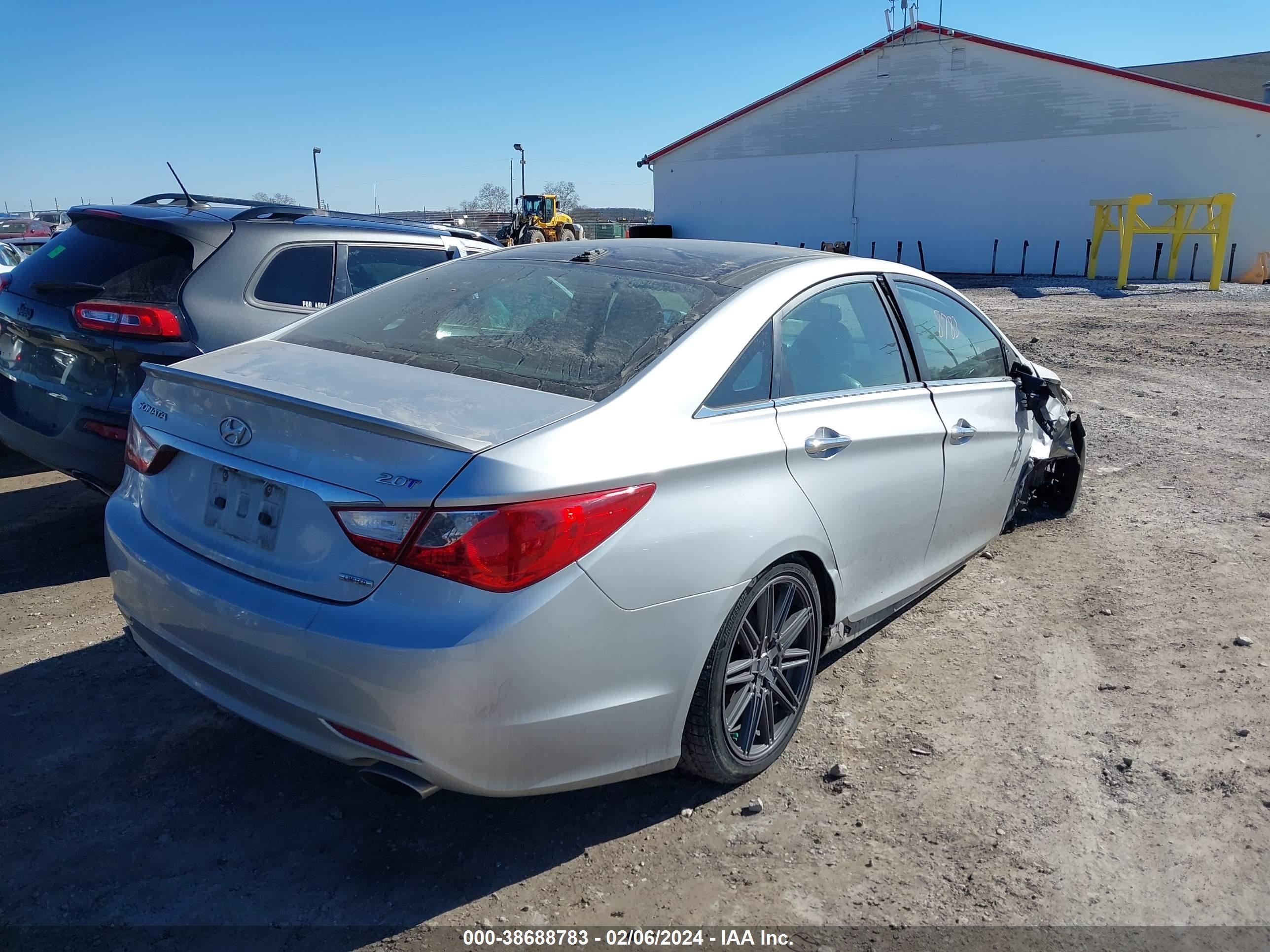 Photo 3 VIN: 5NPEC4AB7DH589691 - HYUNDAI SONATA 