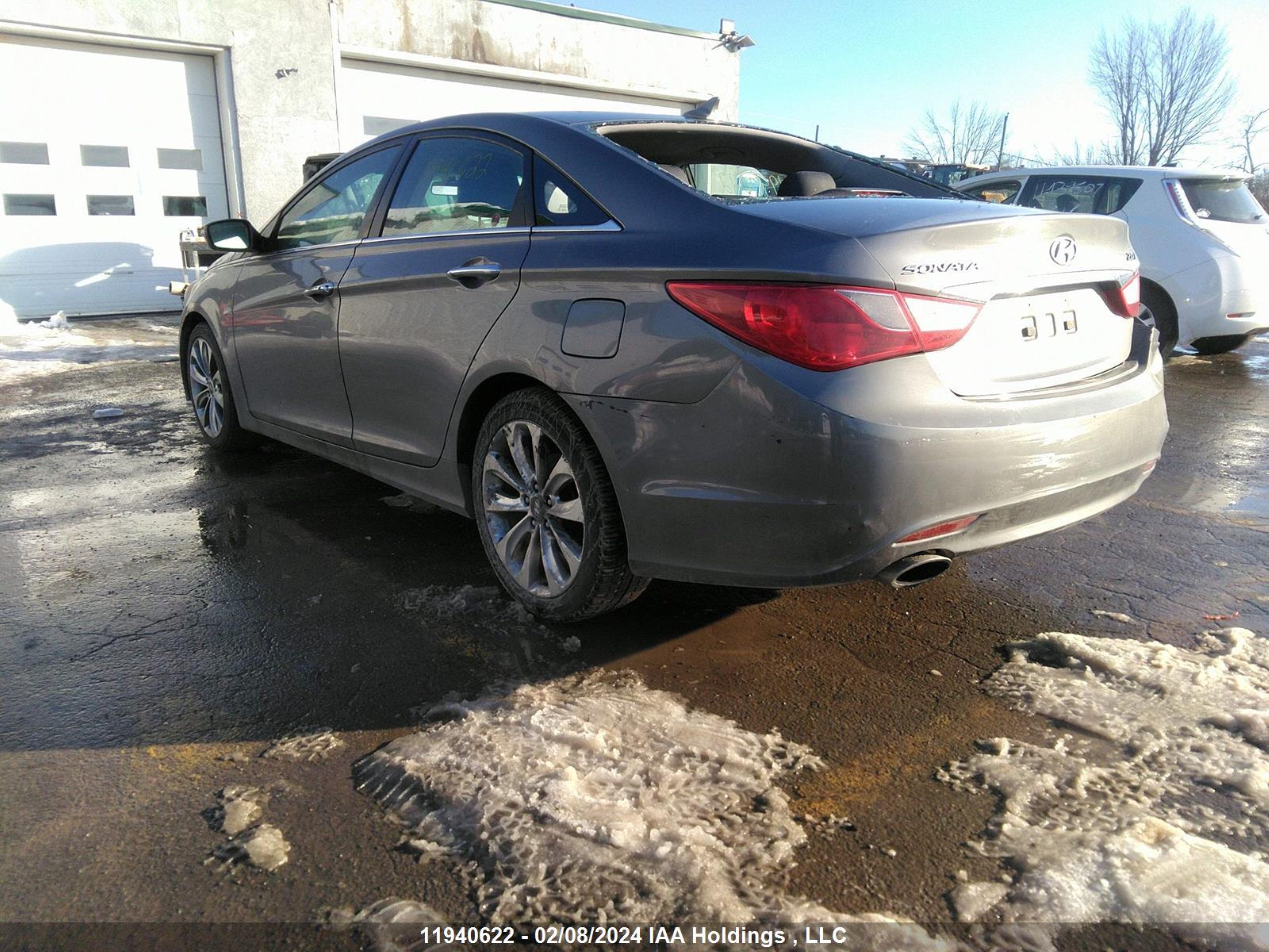 Photo 2 VIN: 5NPEC4AB8BH244330 - HYUNDAI SONATA 