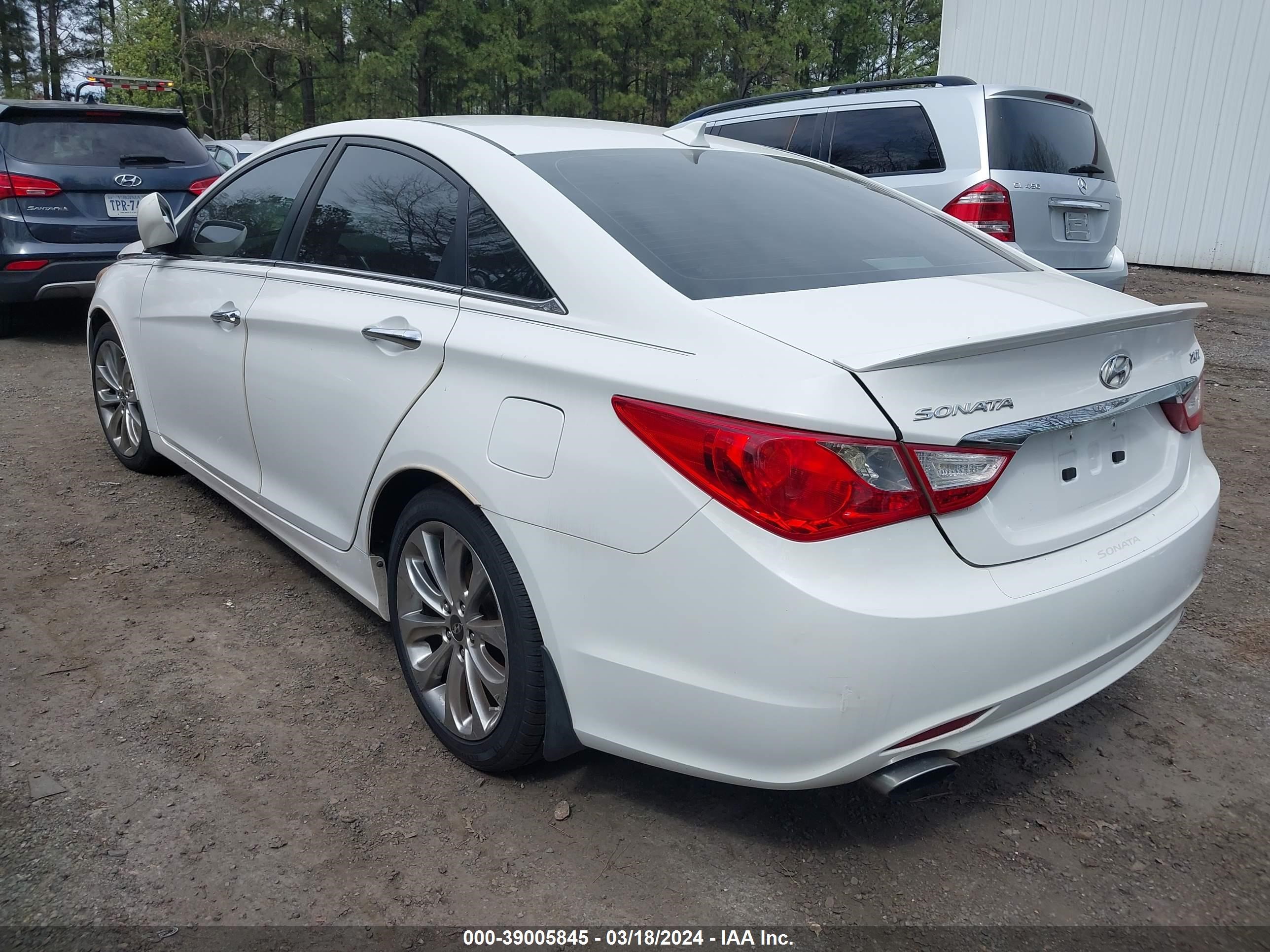 Photo 3 VIN: 5NPEC4AB8CH404191 - HYUNDAI SONATA 