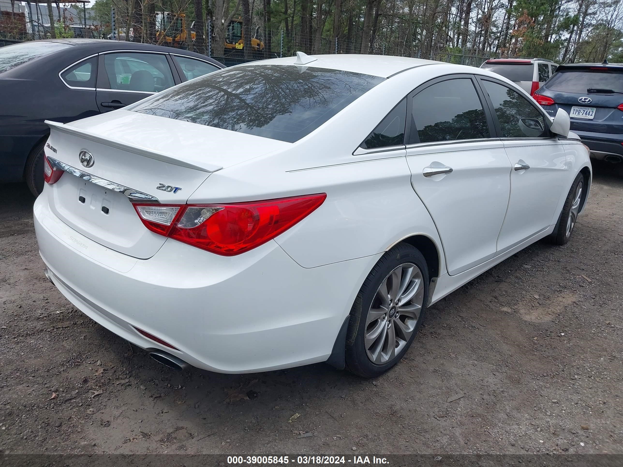 Photo 4 VIN: 5NPEC4AB8CH404191 - HYUNDAI SONATA 