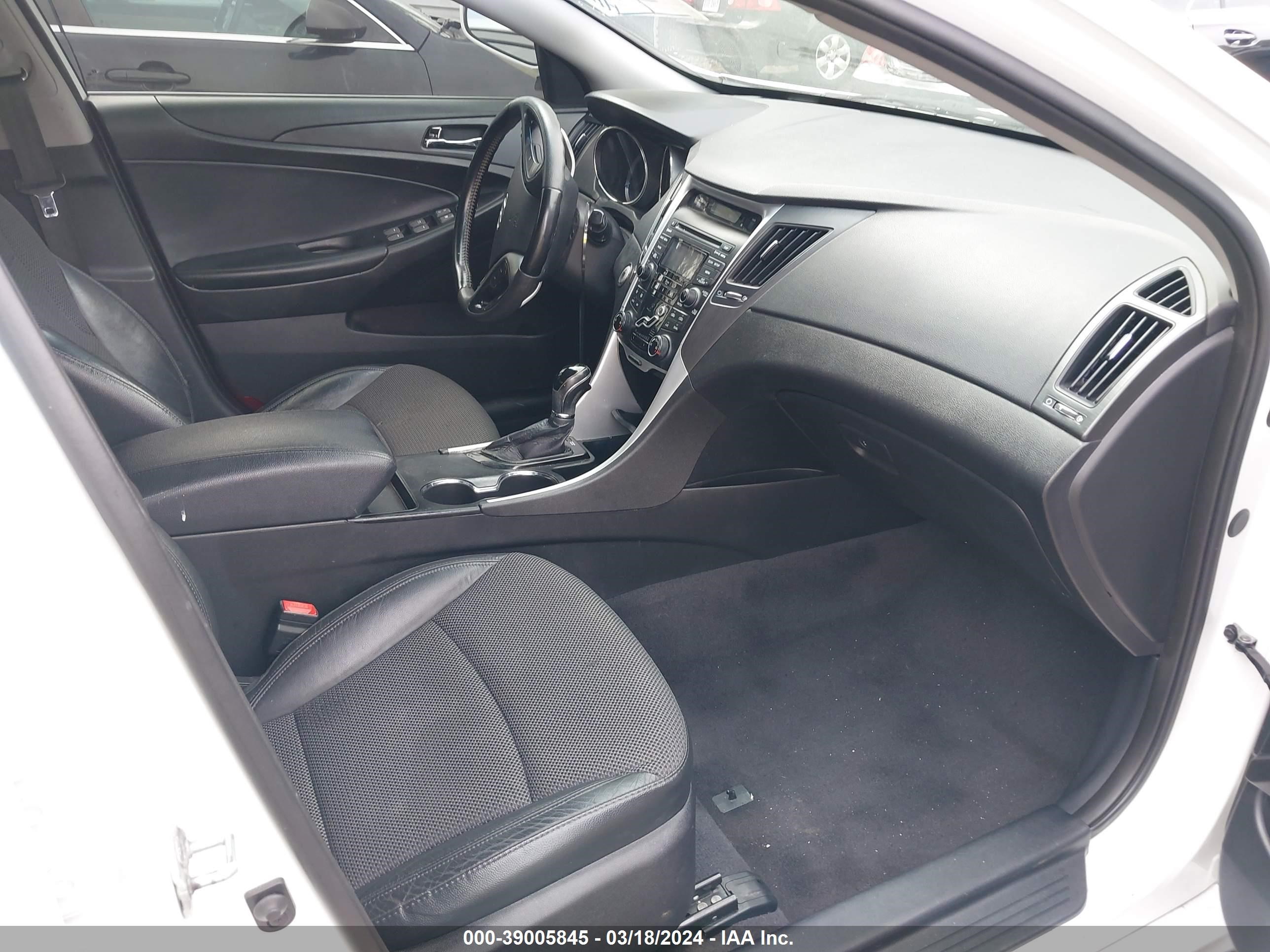 Photo 5 VIN: 5NPEC4AB8CH404191 - HYUNDAI SONATA 