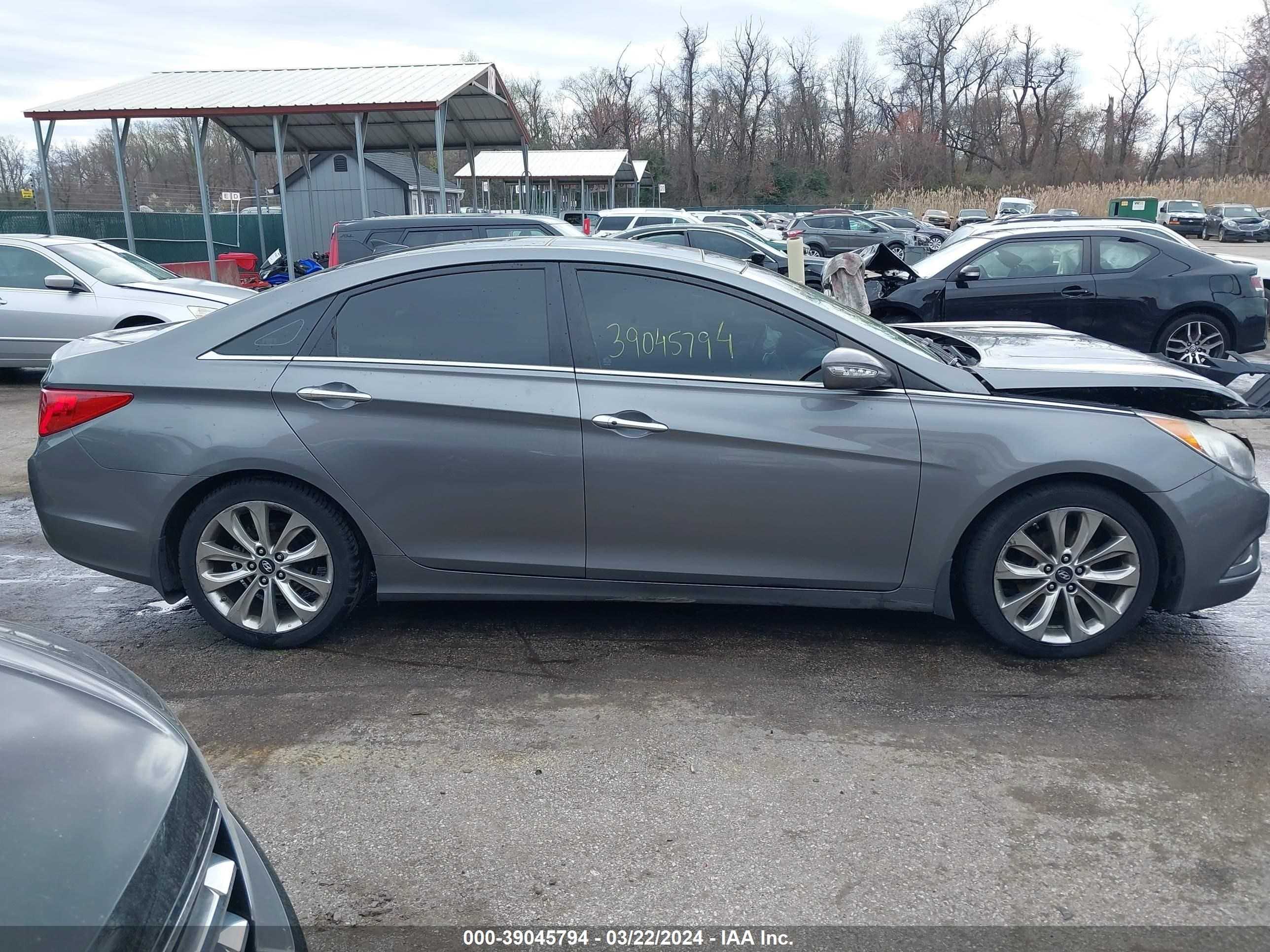 Photo 13 VIN: 5NPEC4AB8CH411576 - HYUNDAI SONATA 