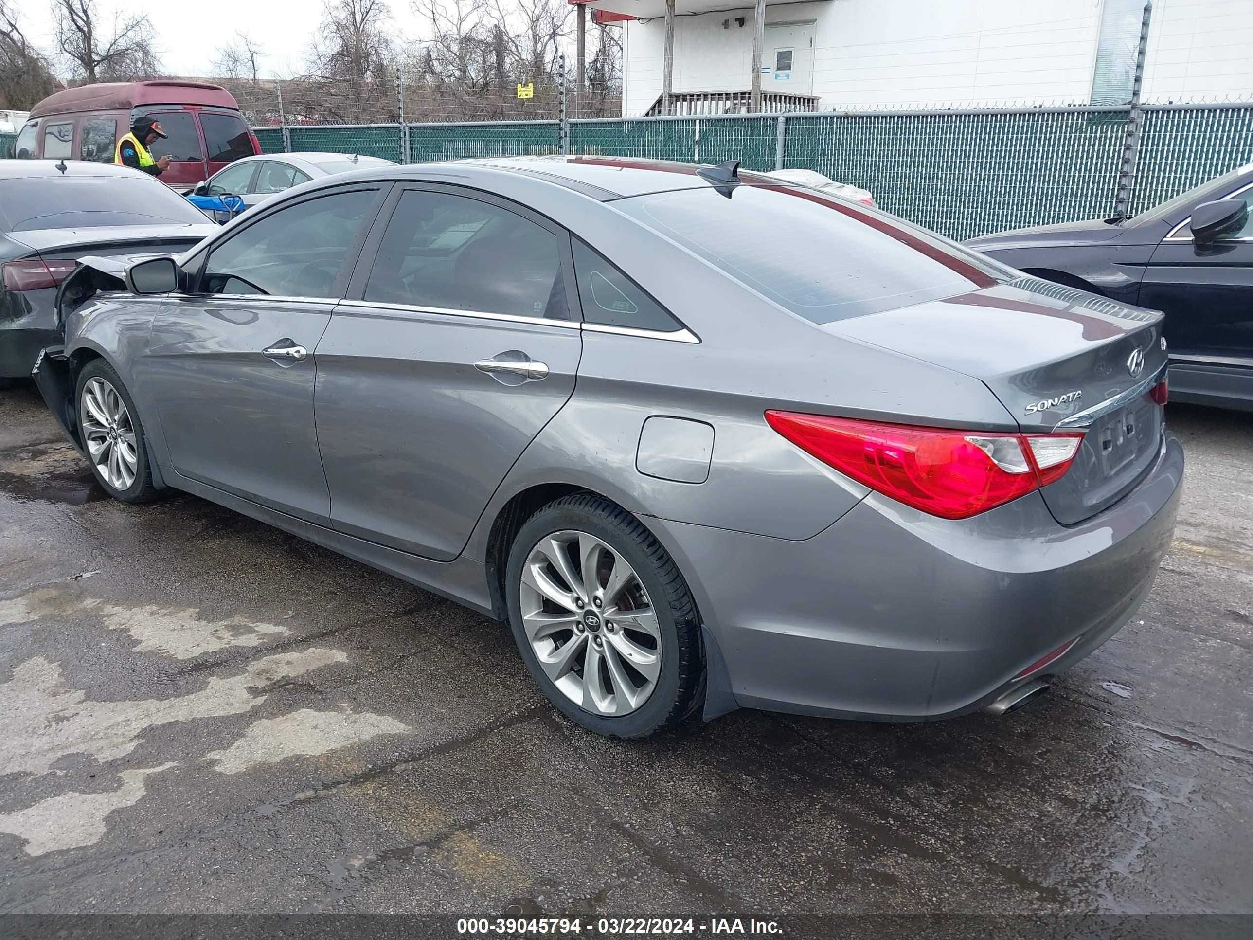 Photo 2 VIN: 5NPEC4AB8CH411576 - HYUNDAI SONATA 