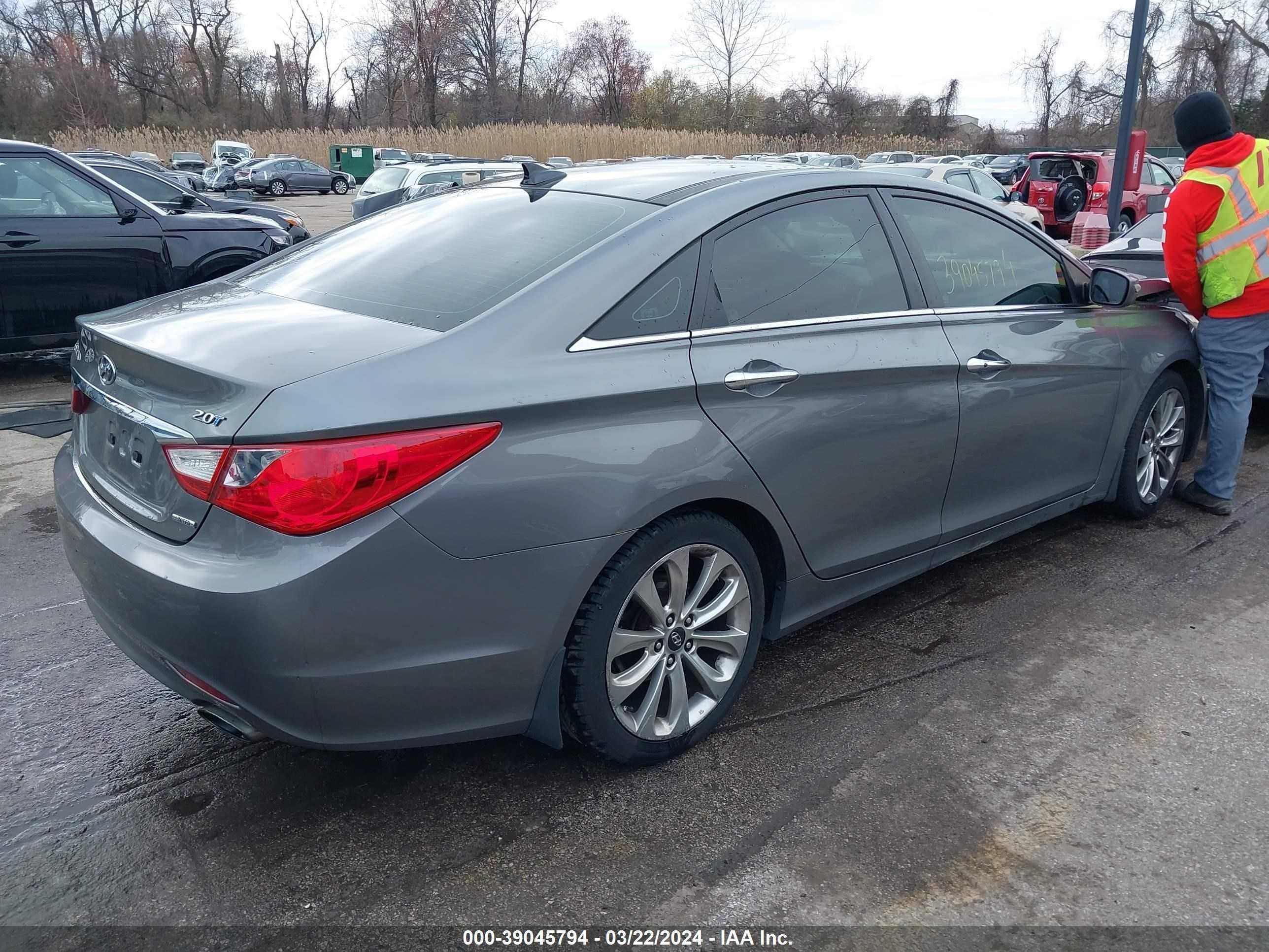 Photo 3 VIN: 5NPEC4AB8CH411576 - HYUNDAI SONATA 