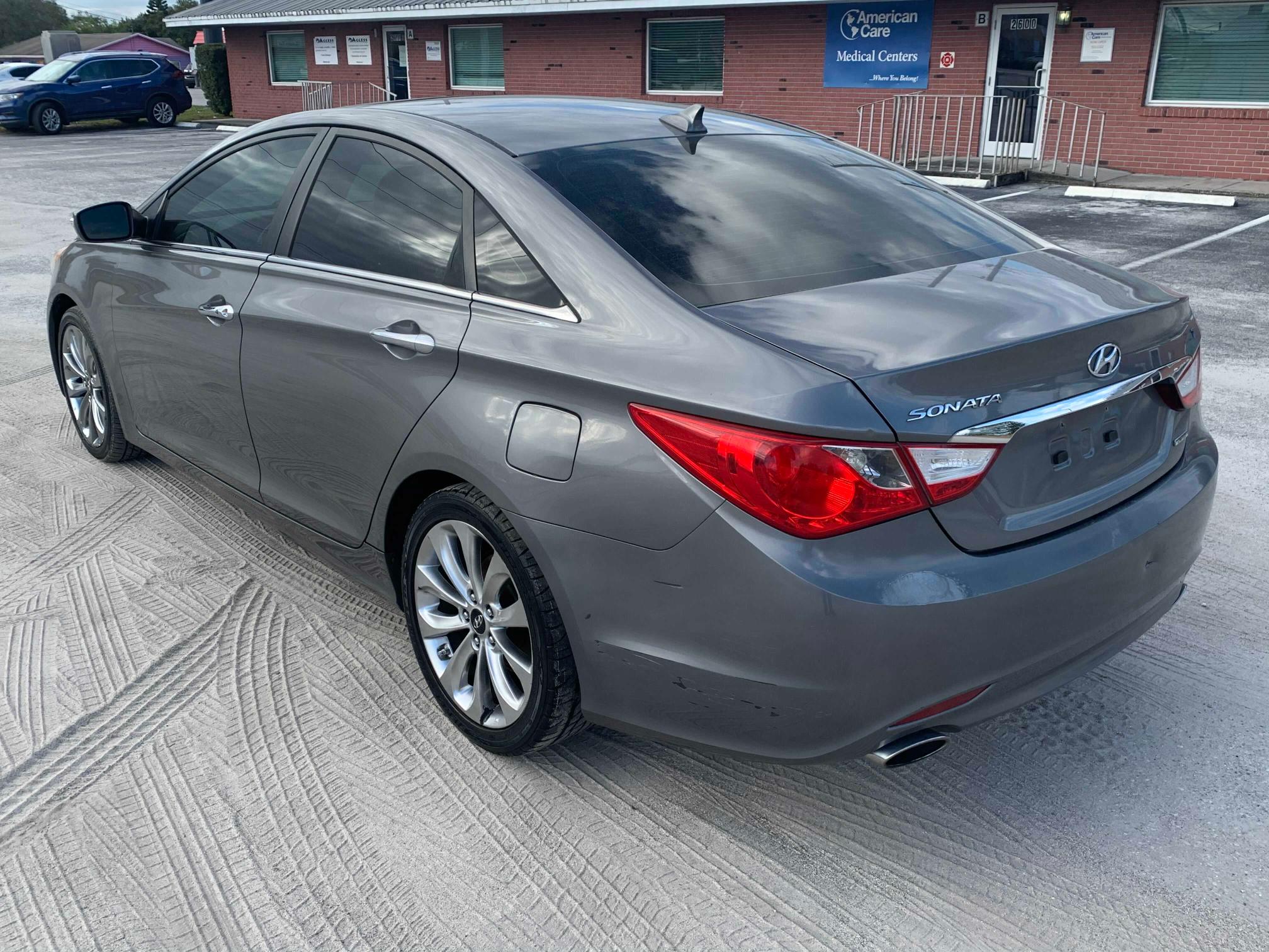 Photo 2 VIN: 5NPEC4AB9BH223079 - HYUNDAI SONATA SE 