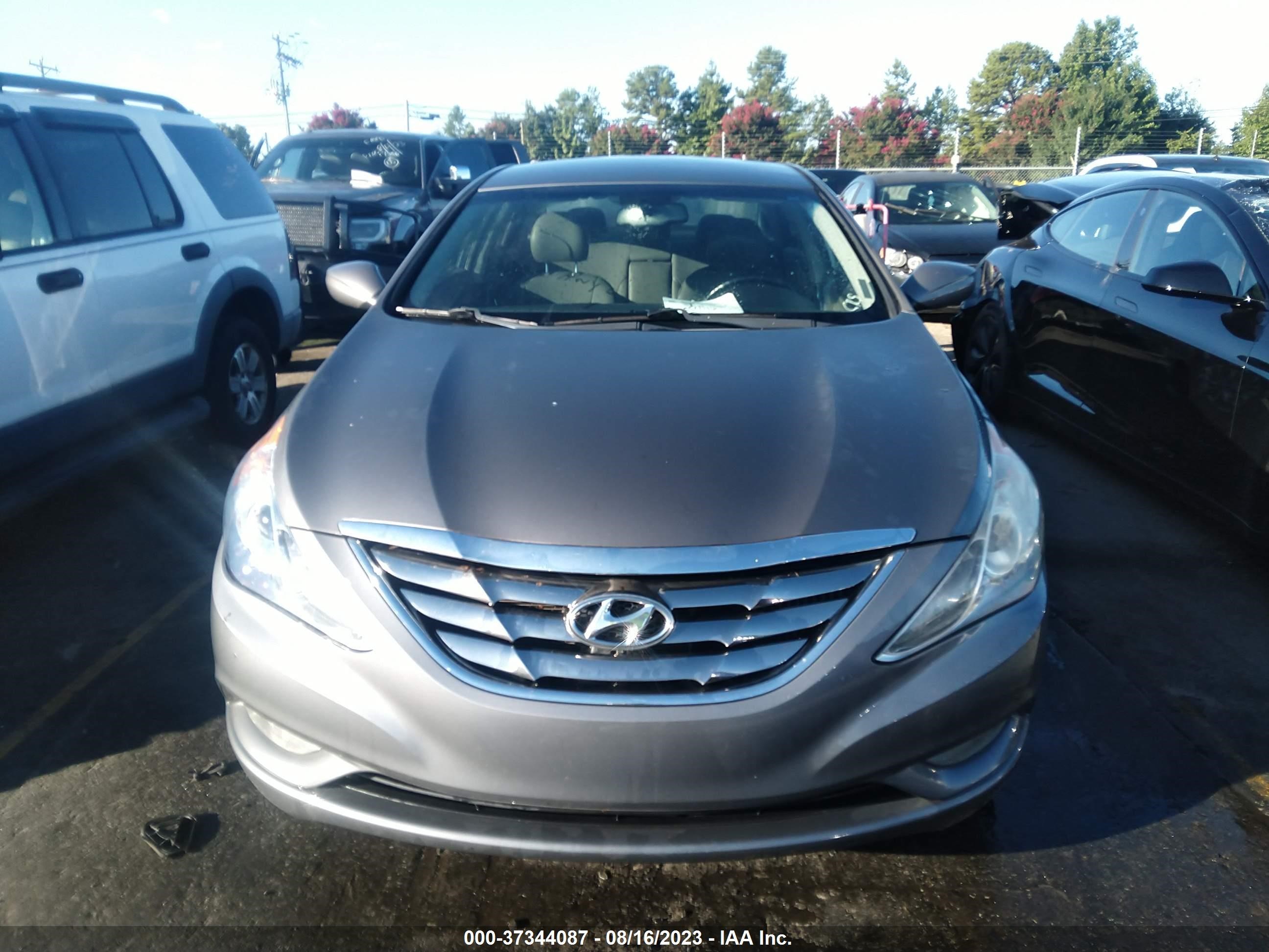 Photo 11 VIN: 5NPEC4AB9CH443517 - HYUNDAI SONATA 