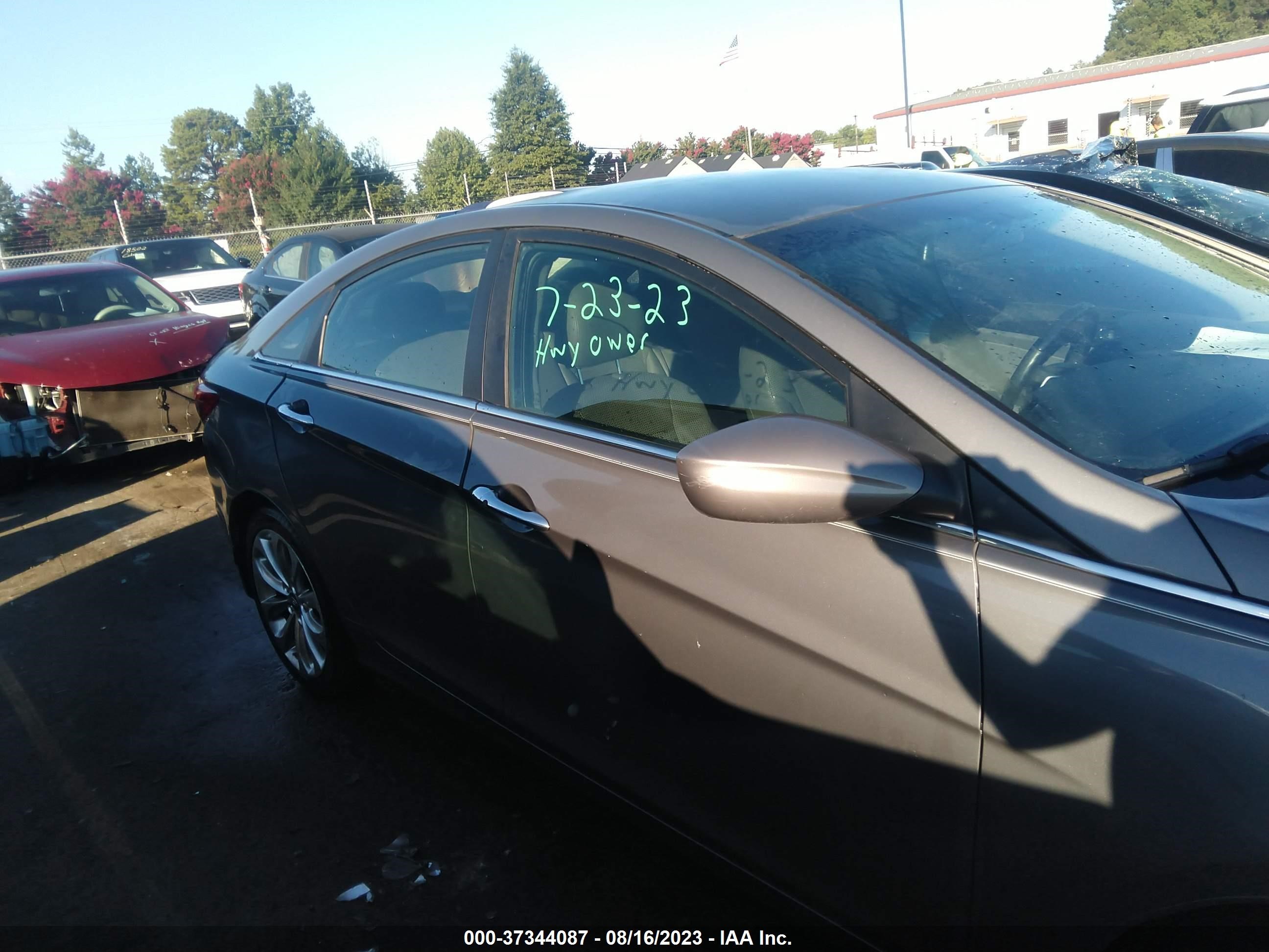 Photo 12 VIN: 5NPEC4AB9CH443517 - HYUNDAI SONATA 