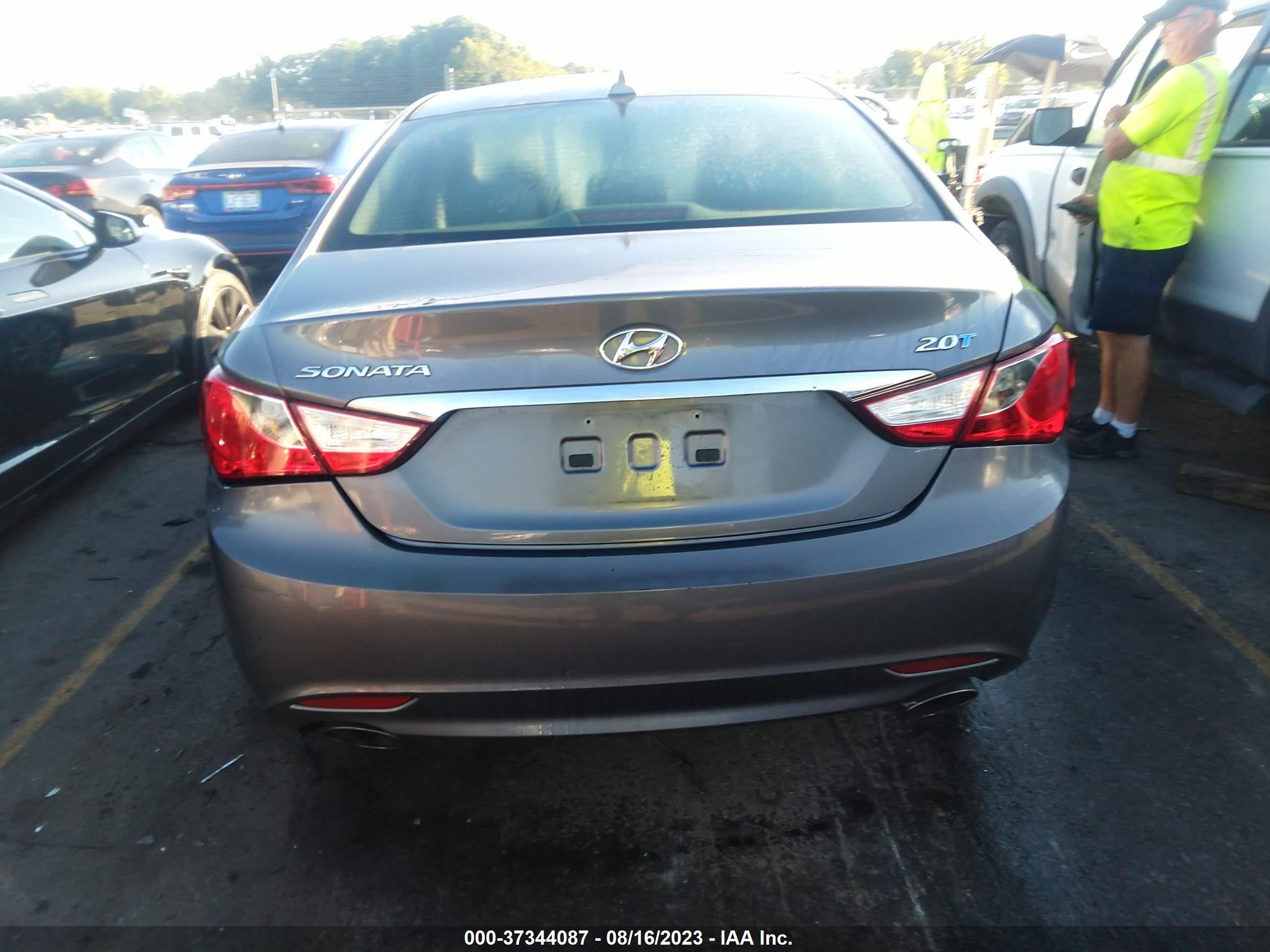 Photo 15 VIN: 5NPEC4AB9CH443517 - HYUNDAI SONATA 