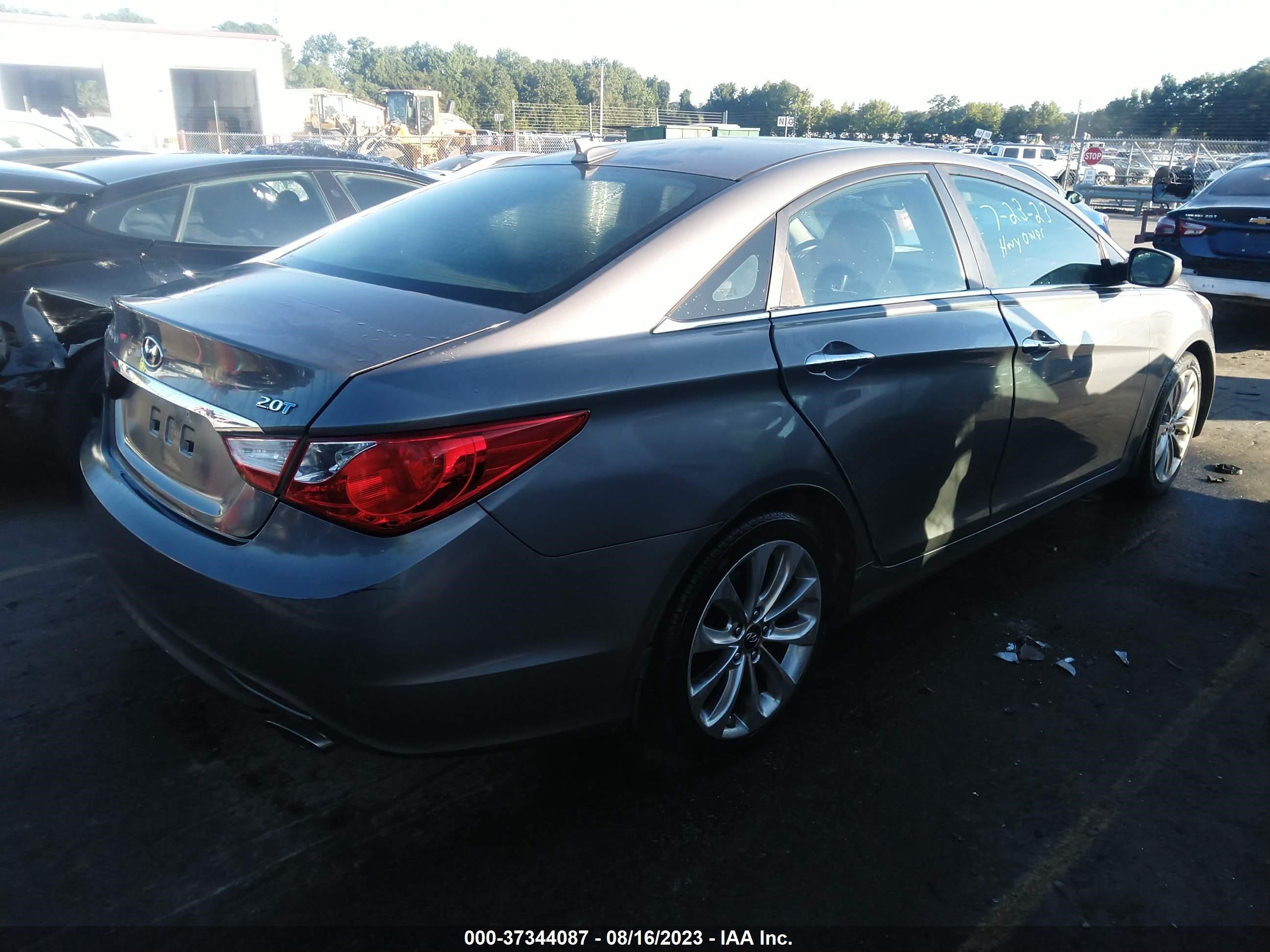 Photo 3 VIN: 5NPEC4AB9CH443517 - HYUNDAI SONATA 