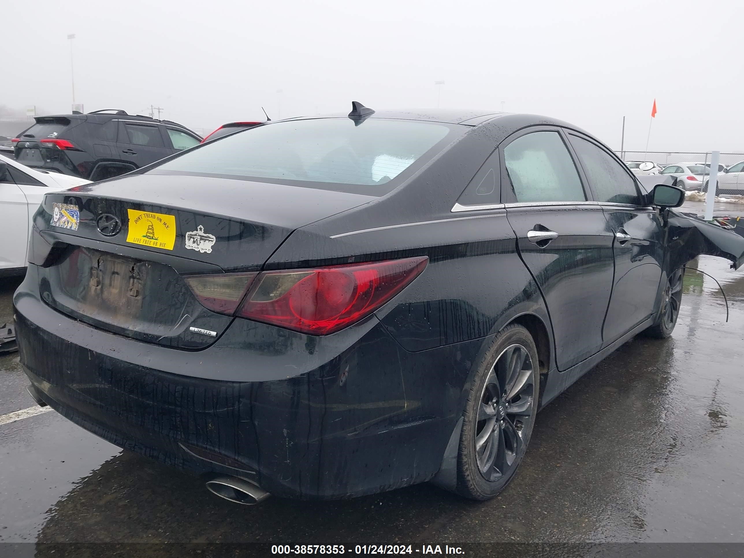 Photo 3 VIN: 5NPEC4AB9CH485797 - HYUNDAI SONATA 