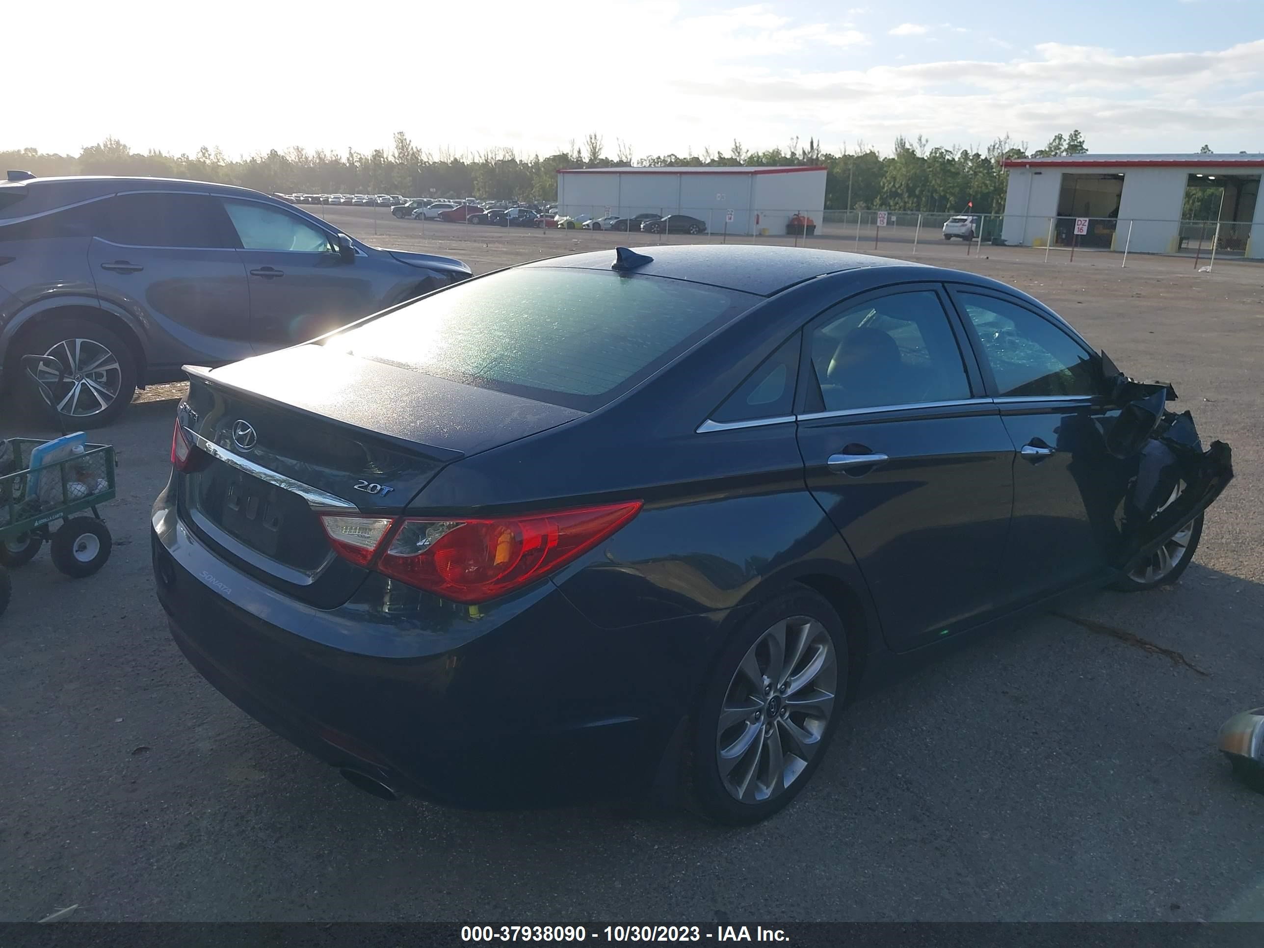 Photo 3 VIN: 5NPEC4ABXCH440271 - HYUNDAI SONATA 