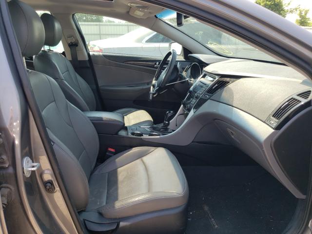 Photo 4 VIN: 5NPEC4ABXDH667056 - HYUNDAI SONATA SE 