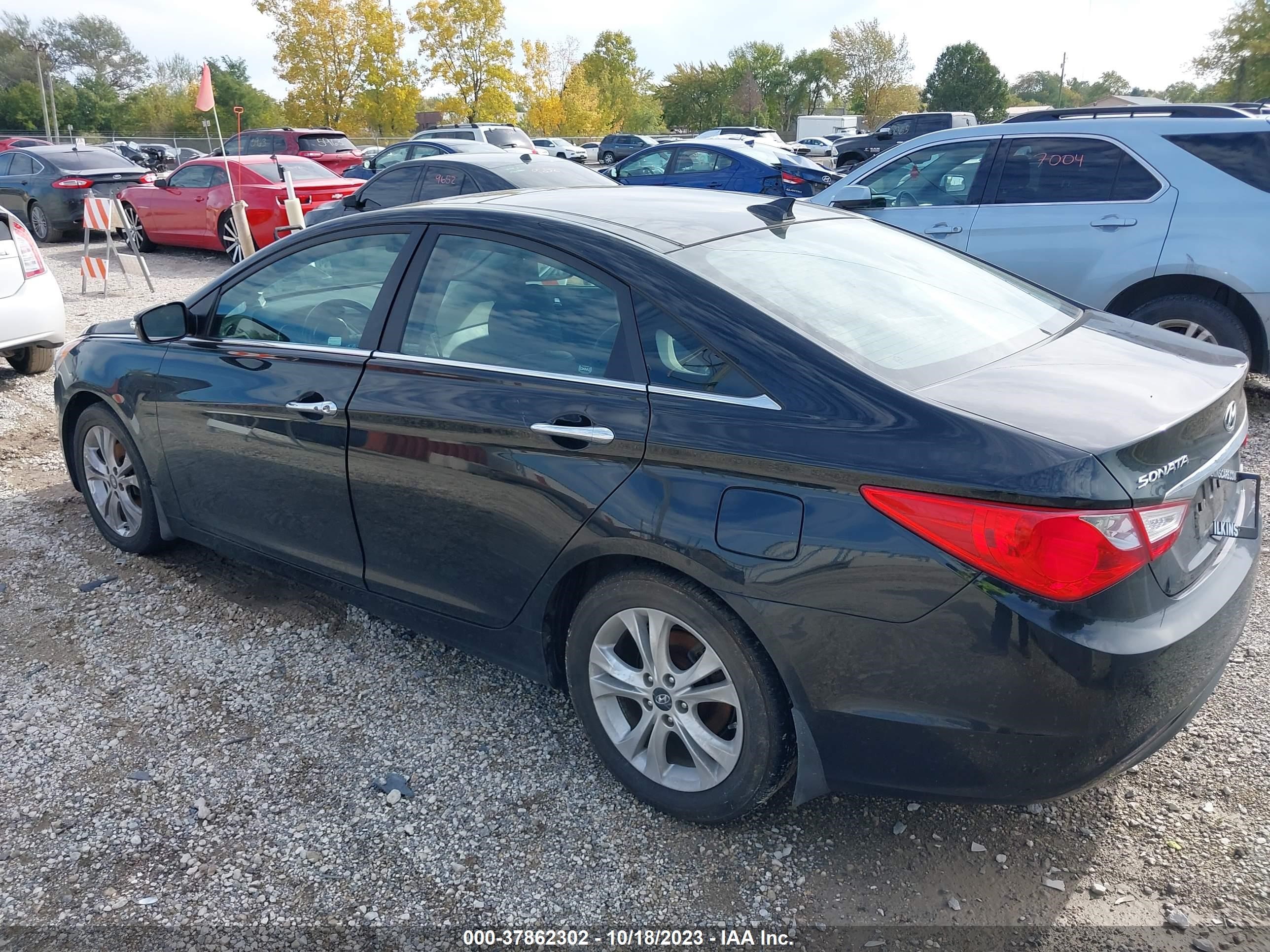 Photo 2 VIN: 5NPEC4AC0CH398735 - HYUNDAI SONATA 