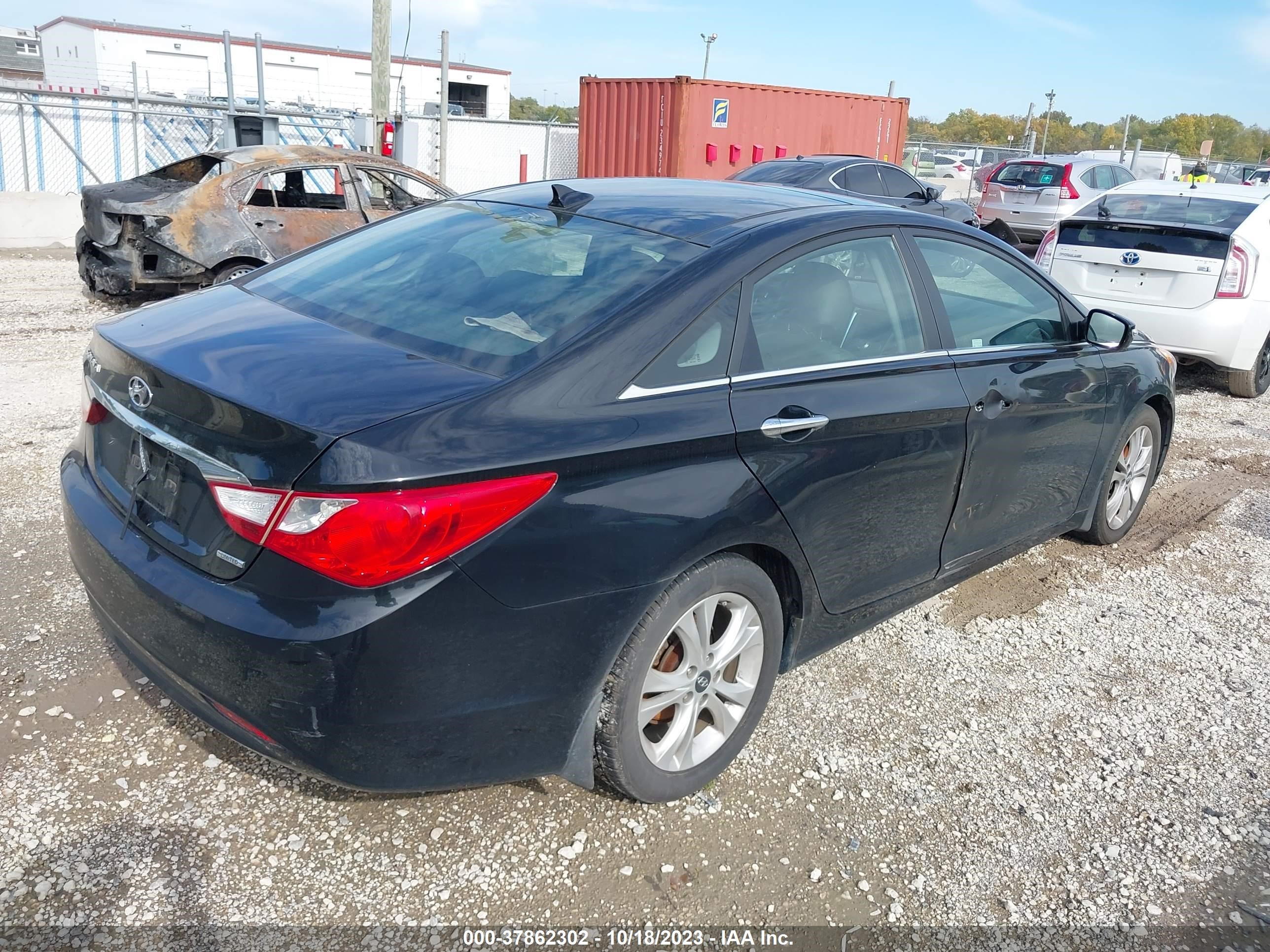 Photo 3 VIN: 5NPEC4AC0CH398735 - HYUNDAI SONATA 