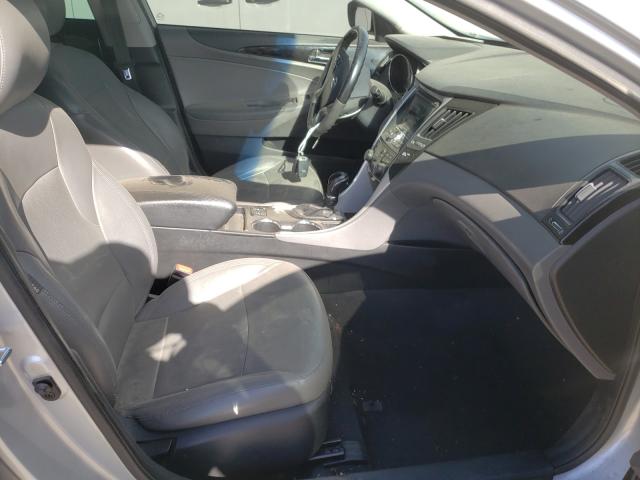 Photo 4 VIN: 5NPEC4AC0CH459825 - HYUNDAI SONATA SE 