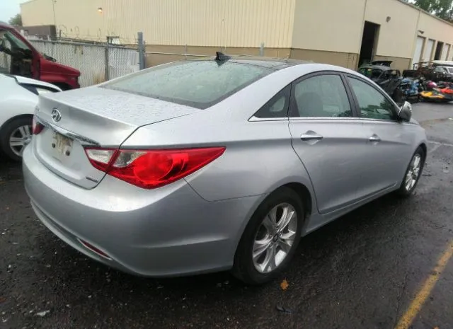 Photo 3 VIN: 5NPEC4AC0CH484028 - HYUNDAI SONATA 