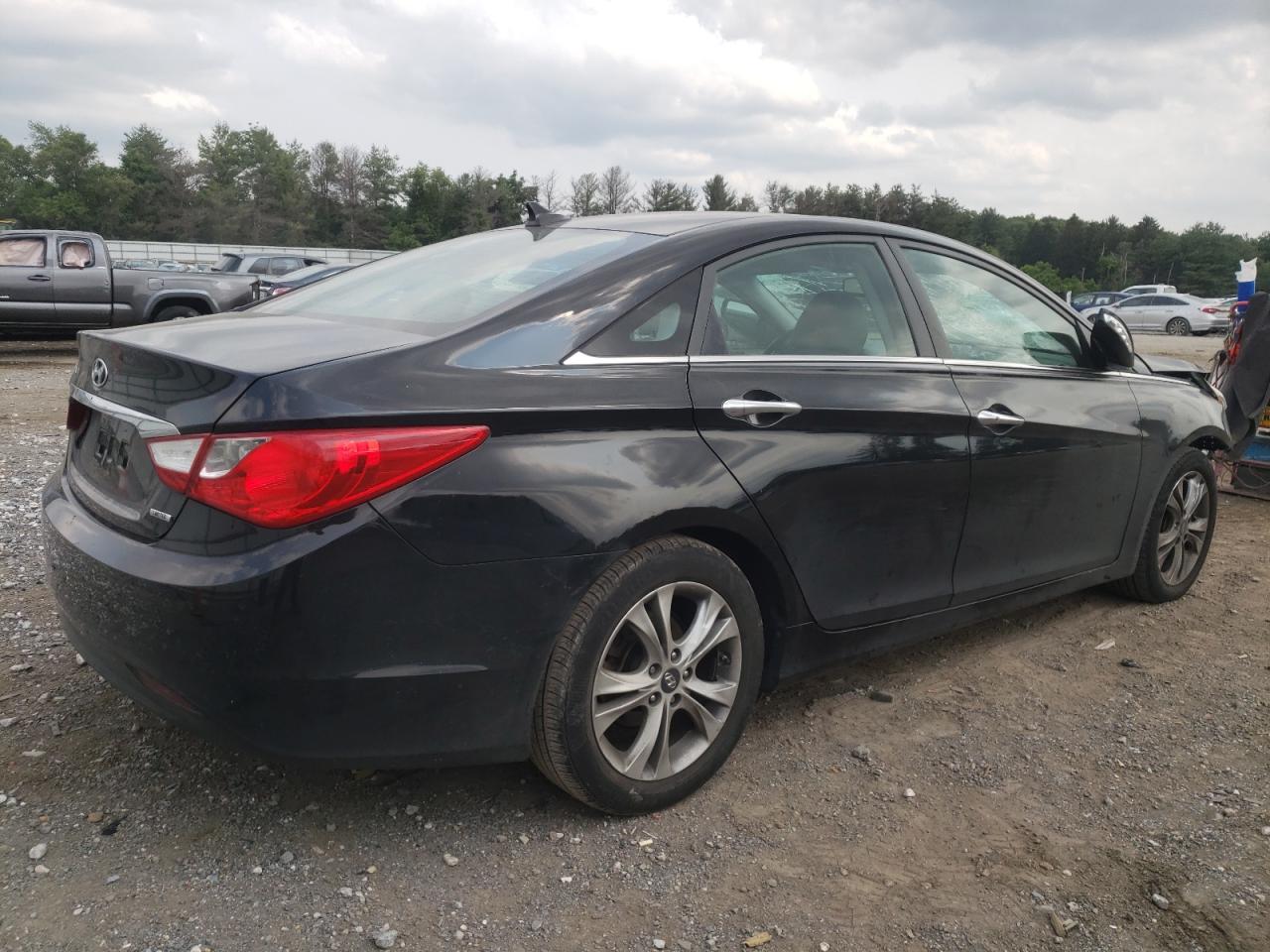 Photo 2 VIN: 5NPEC4AC1BH004223 - HYUNDAI SONATA 