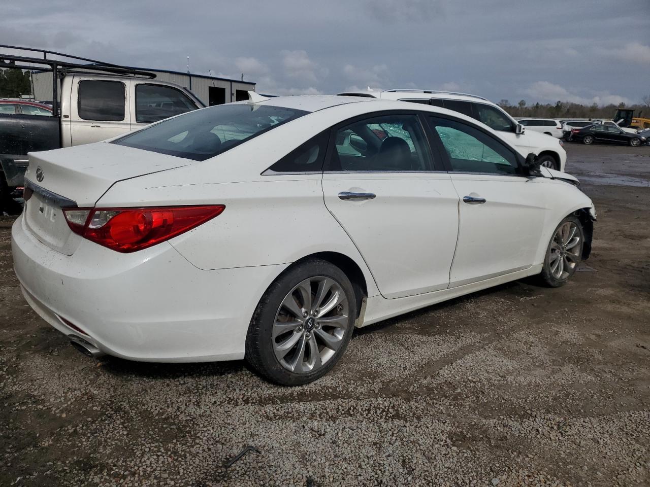 Photo 2 VIN: 5NPEC4AC1BH056838 - HYUNDAI SONATA 