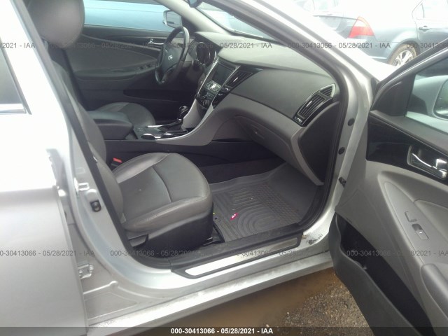 Photo 4 VIN: 5NPEC4AC1CH358891 - HYUNDAI SONATA 