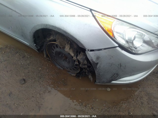 Photo 5 VIN: 5NPEC4AC1CH358891 - HYUNDAI SONATA 