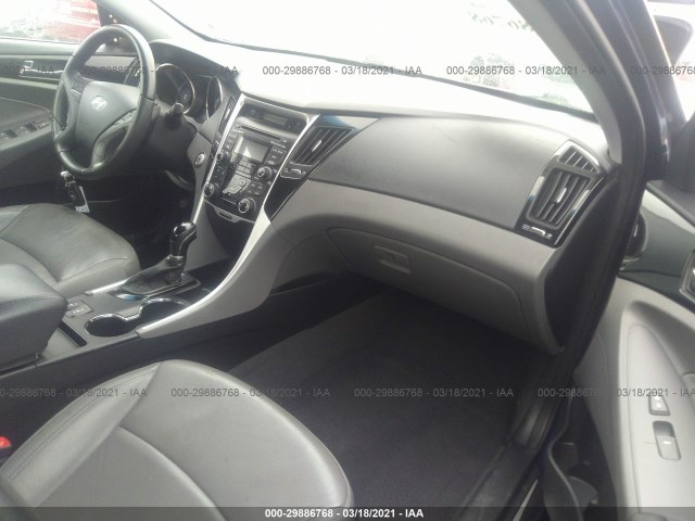 Photo 4 VIN: 5NPEC4AC1CH418538 - HYUNDAI SONATA 