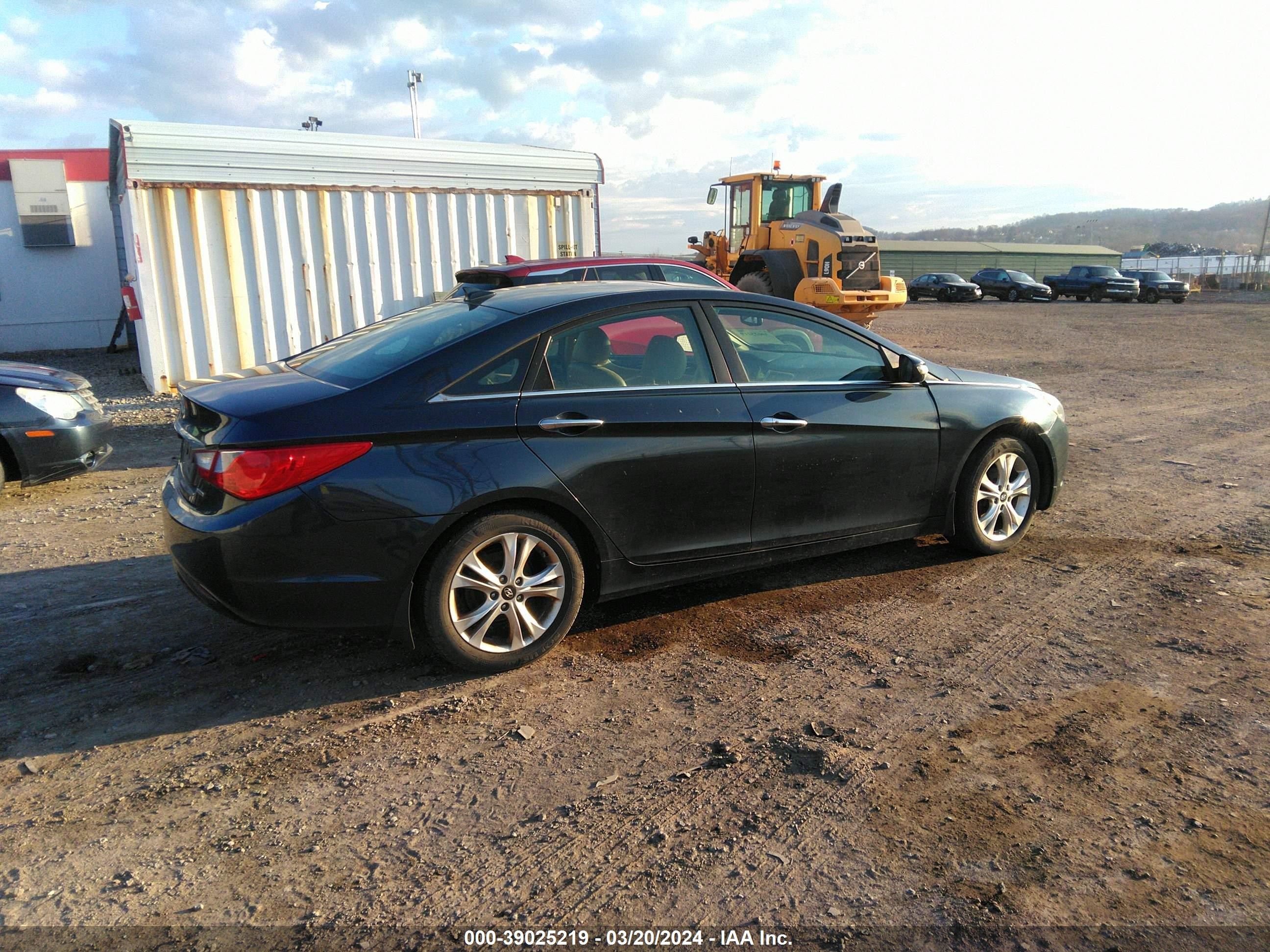 Photo 3 VIN: 5NPEC4AC1DH570742 - HYUNDAI SONATA 