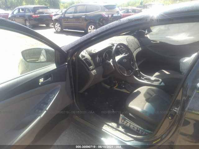 Photo 4 VIN: 5NPEC4AC2BH019135 - HYUNDAI SONATA 