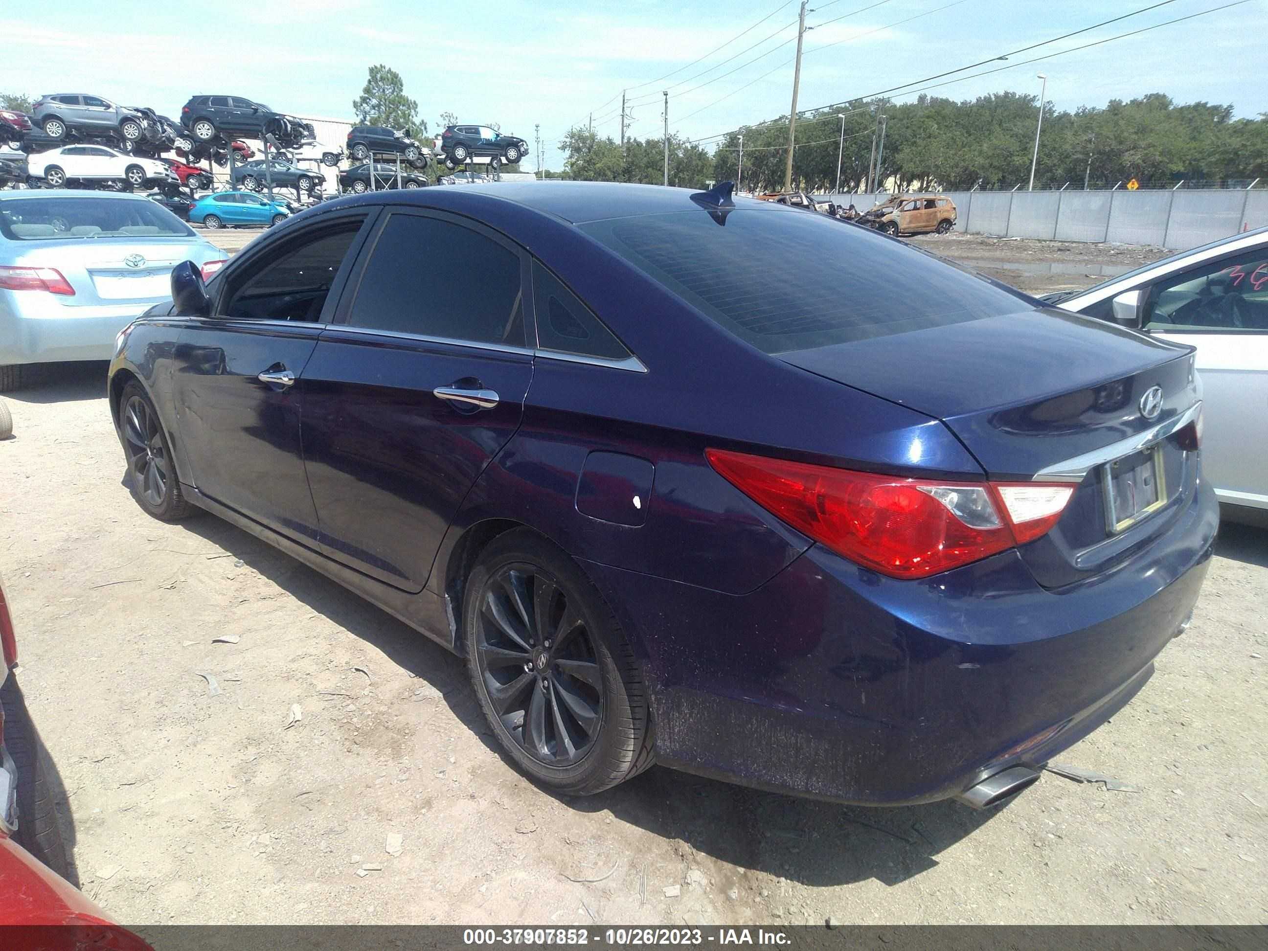 Photo 2 VIN: 5NPEC4AC2BH049302 - HYUNDAI SONATA 